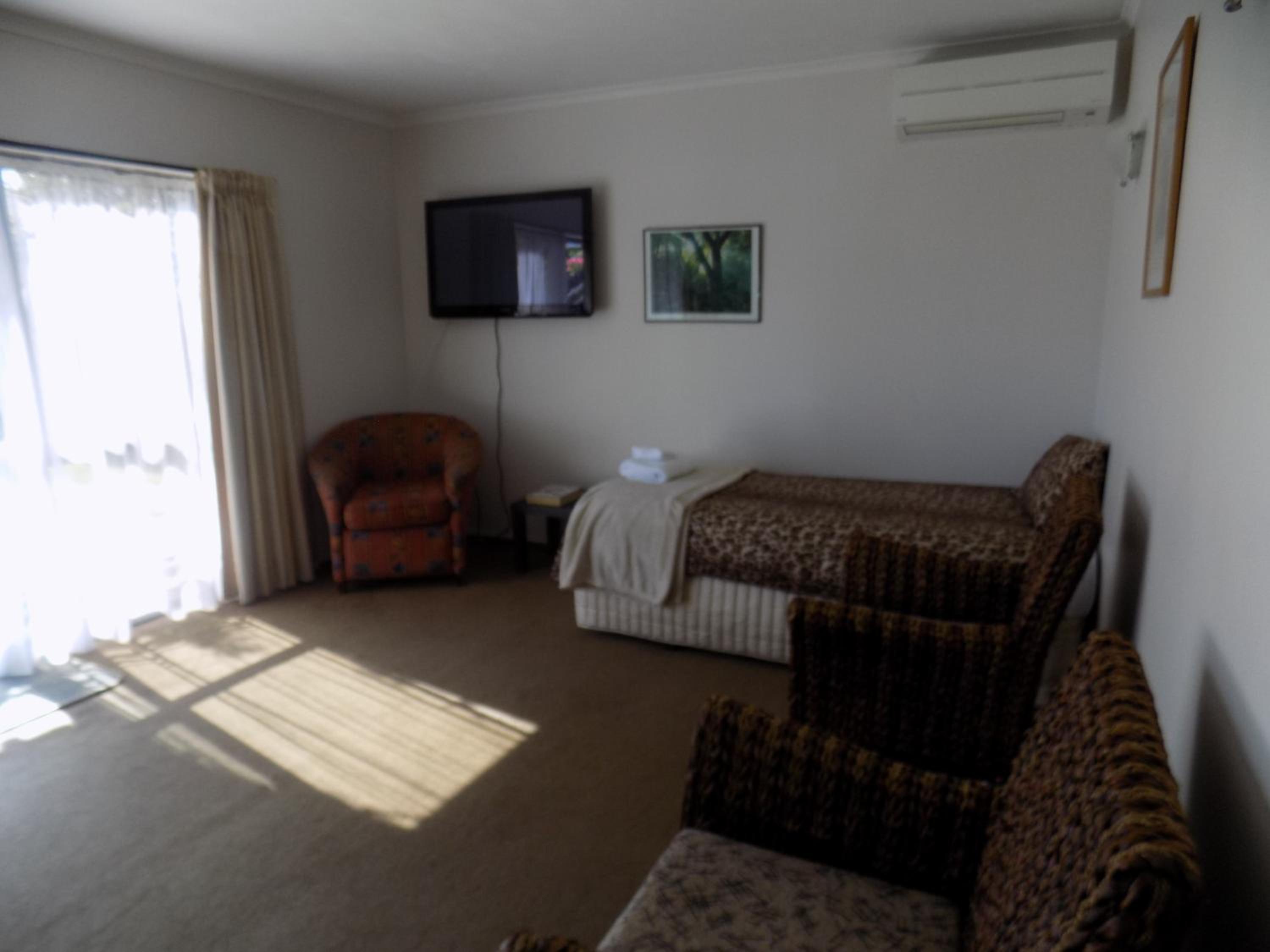 Two-Bedroom Apartment - Photo 2