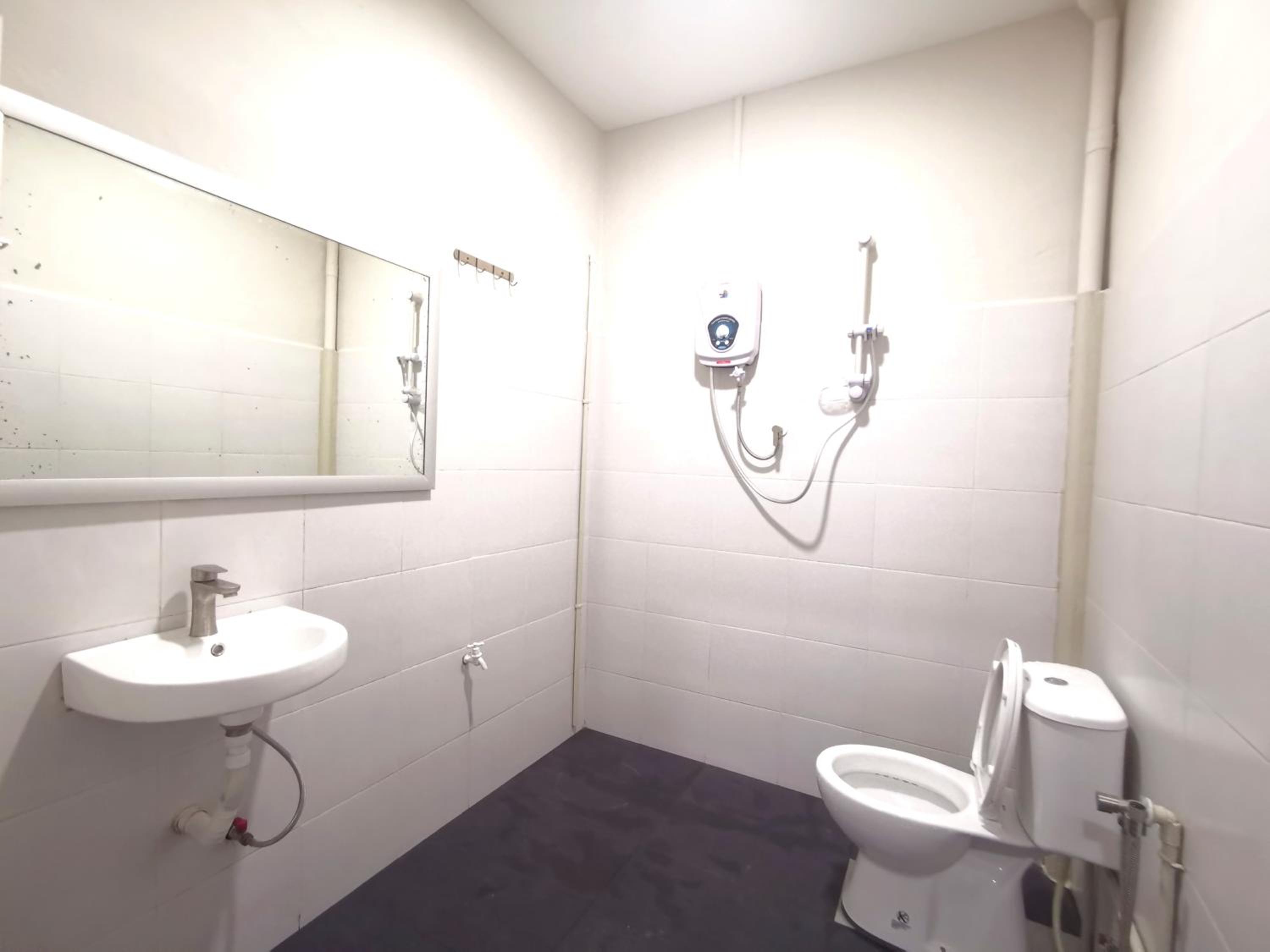Single Room with Shared Bathroom photo 2