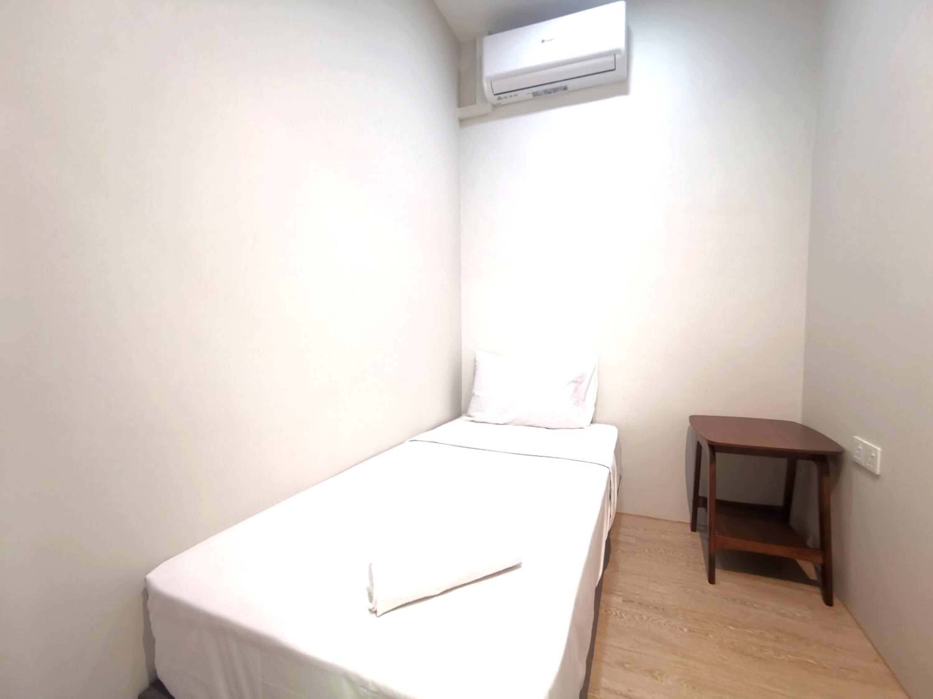 Single Room with Shared Bathroom photo 3