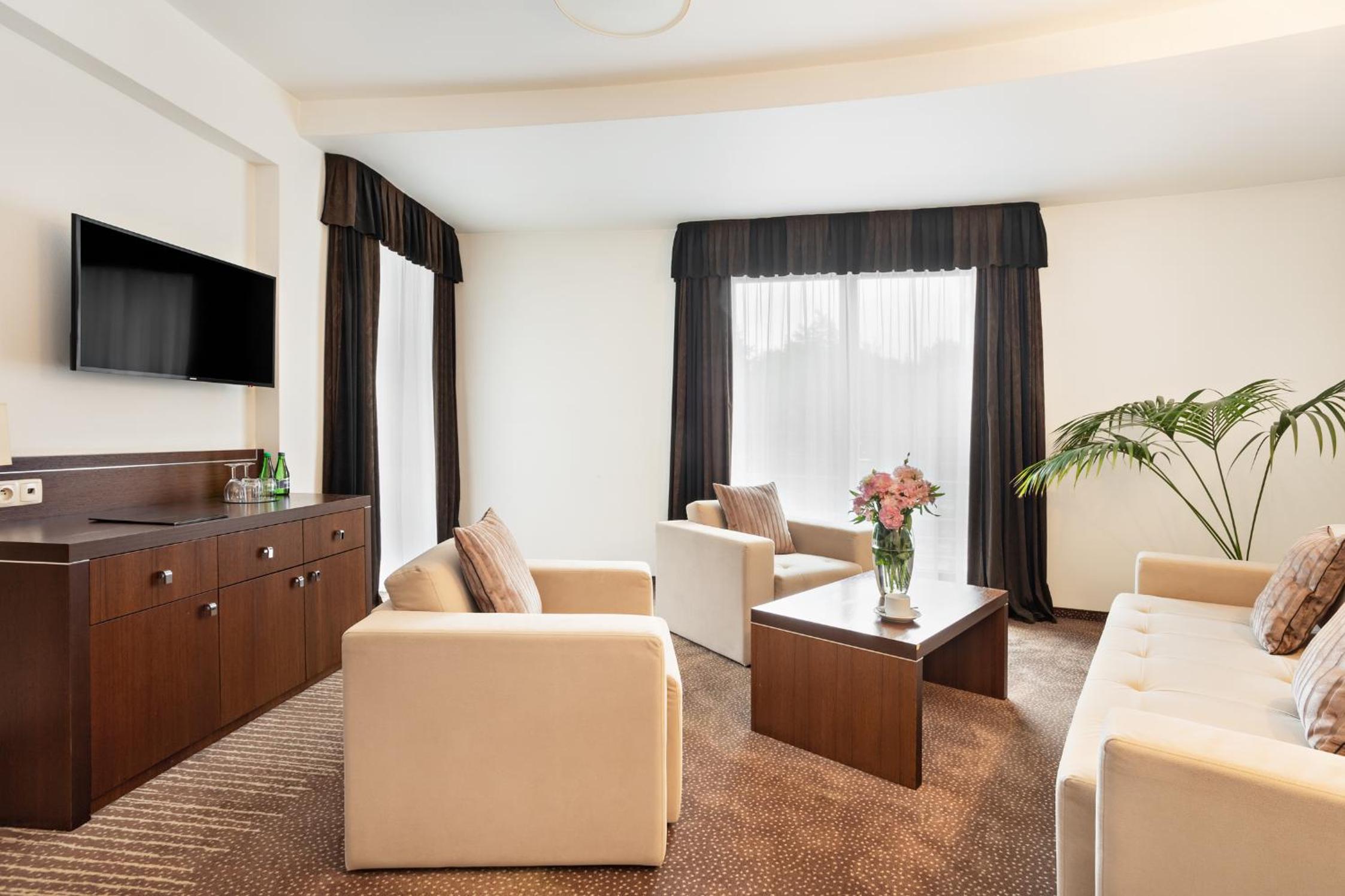 Senior Suite
