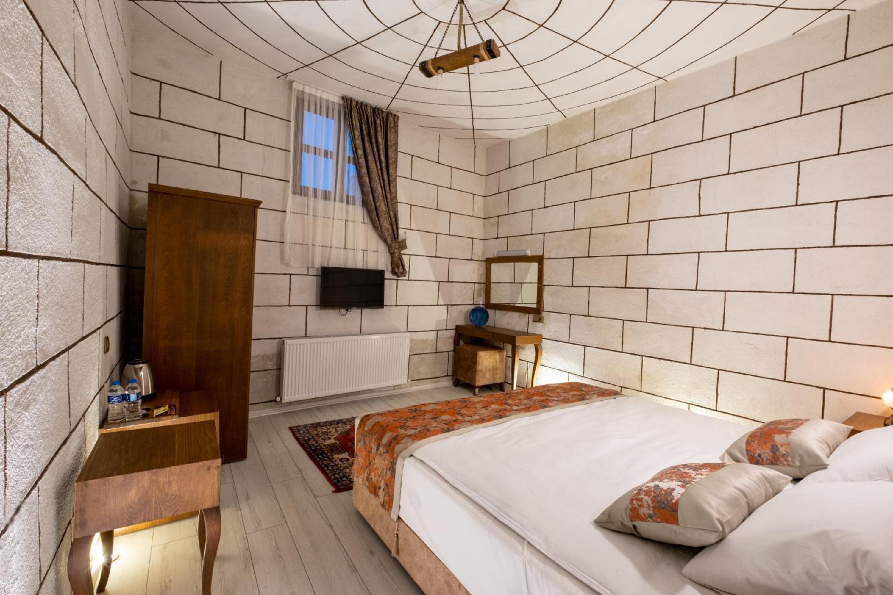 Standard Double or Twin Room - Photo 2