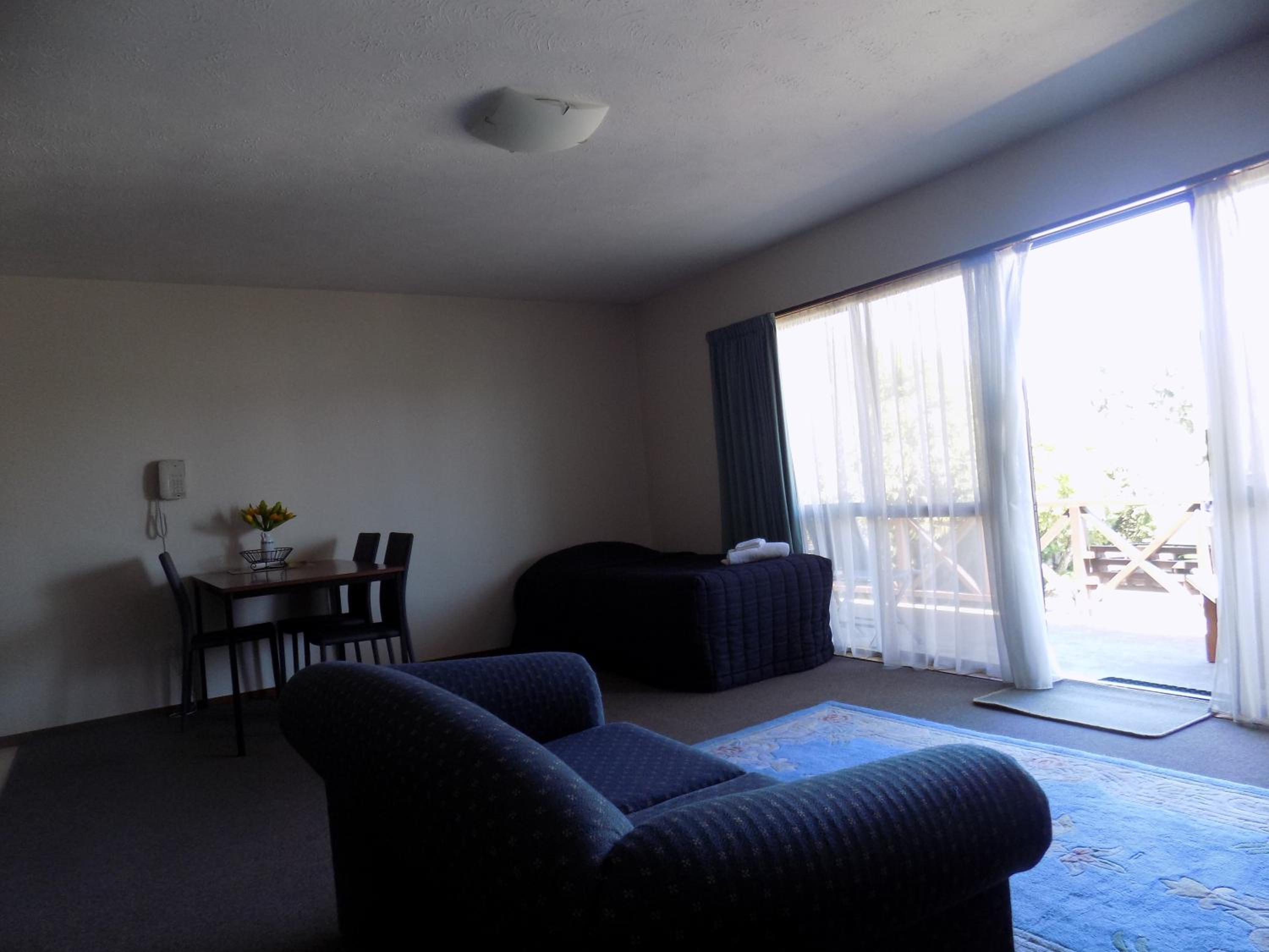 One-Bedroom Apartment - Photo 6