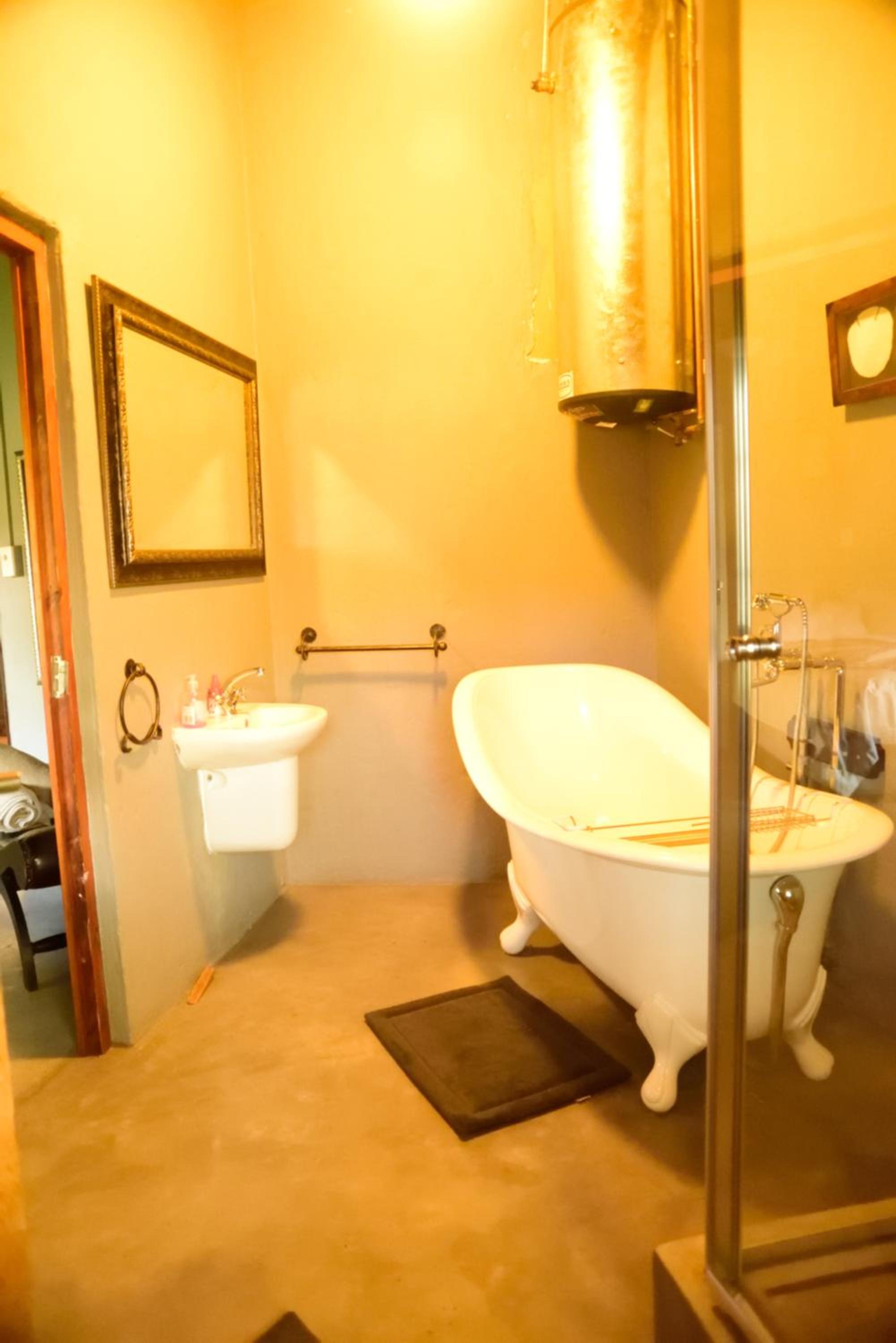 Double Room with Private Bathroom - Photo 3