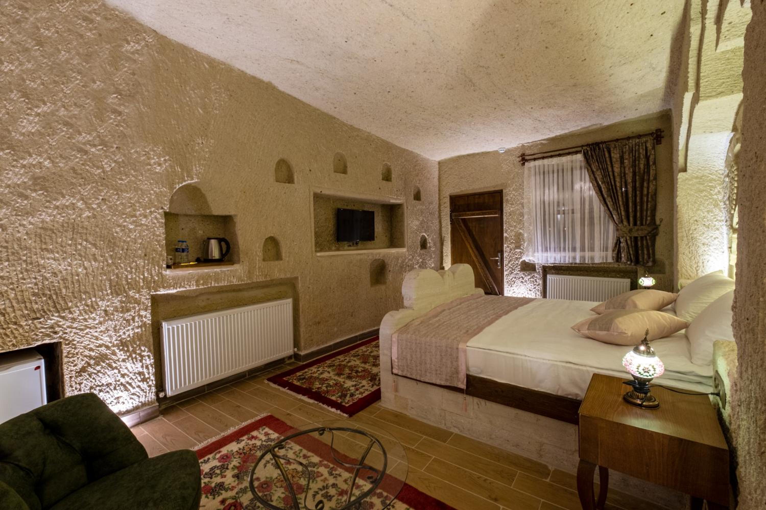 Deluxe Junior Suite - Photo 9
