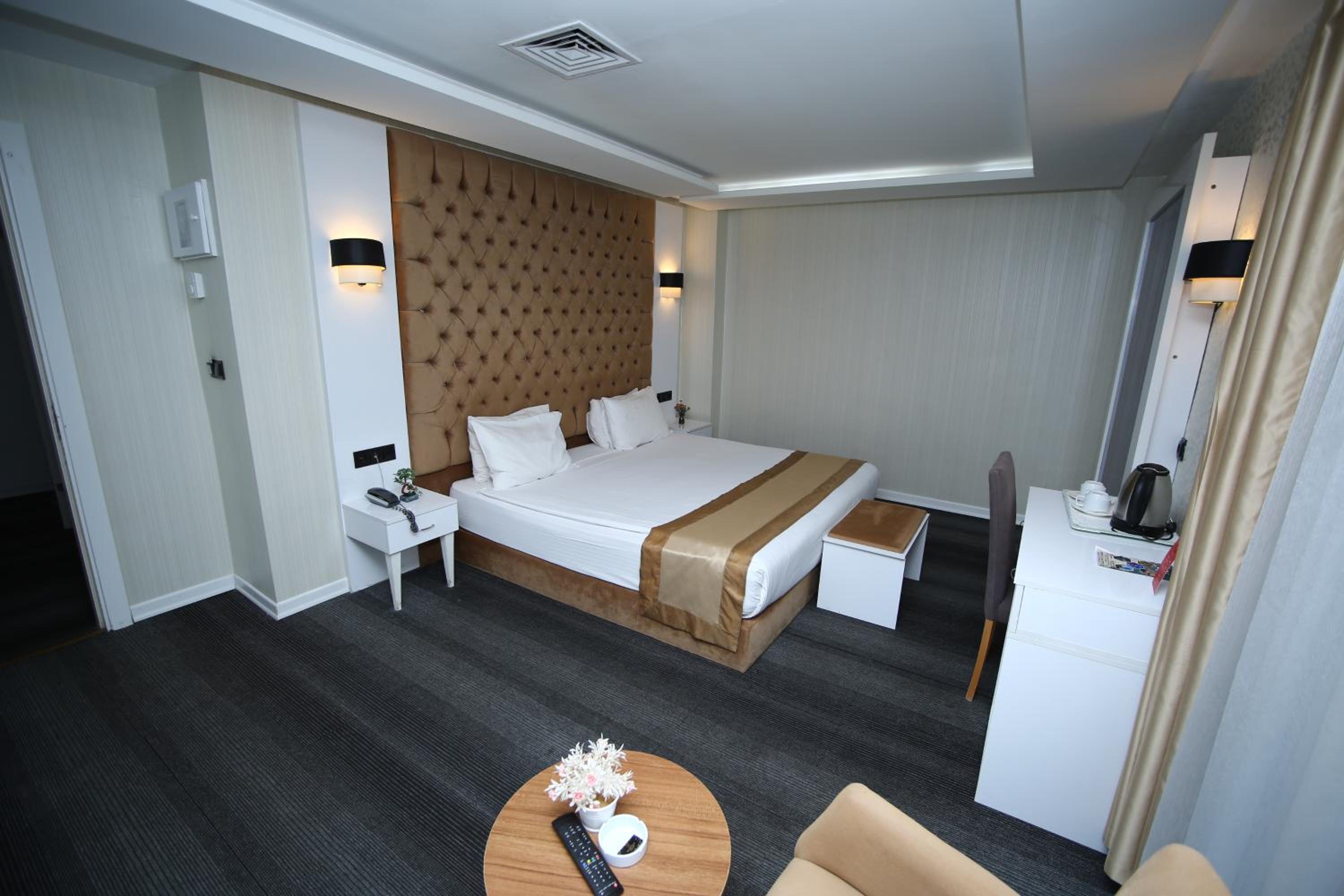 Deluxe Room - Photo 5