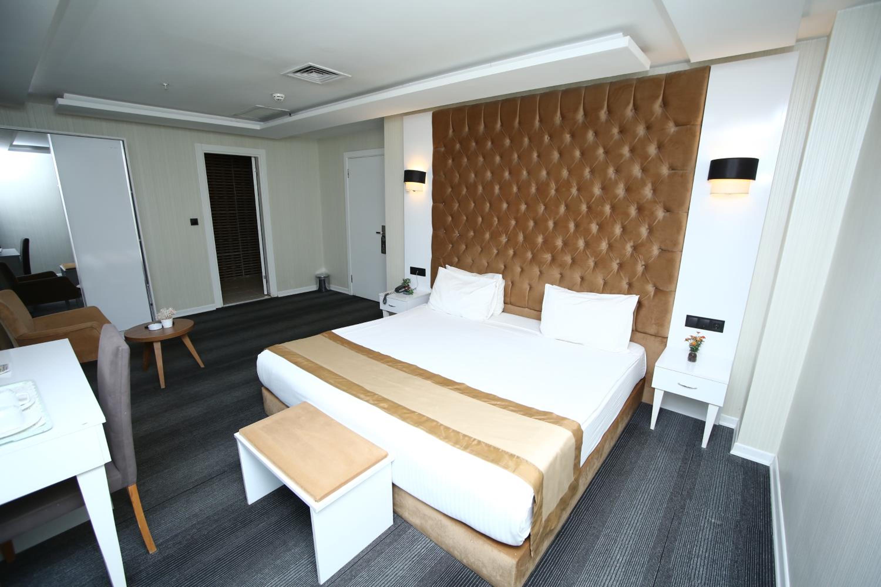 Deluxe Room - Photo 6
