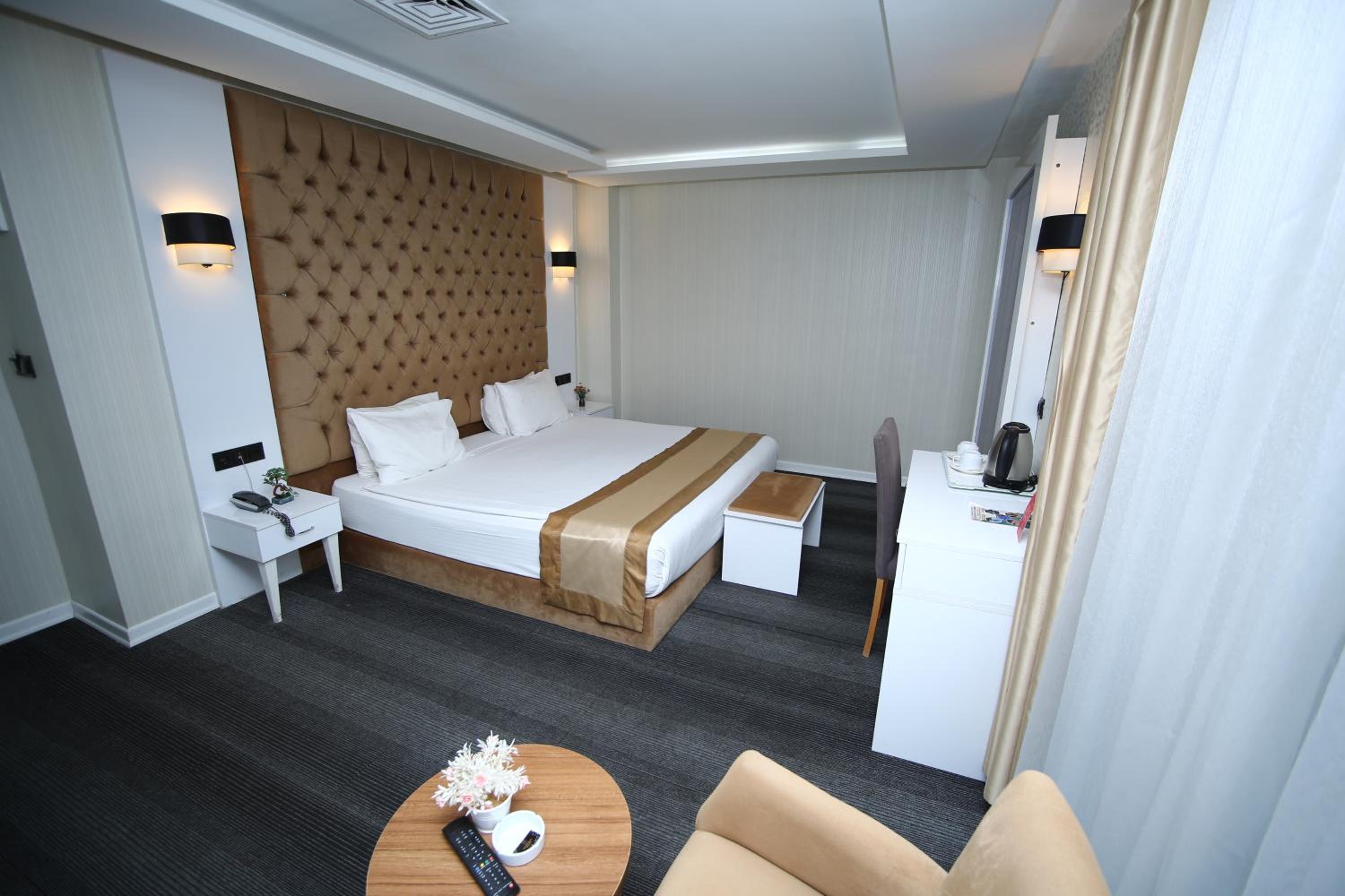 Deluxe Room - Photo 7