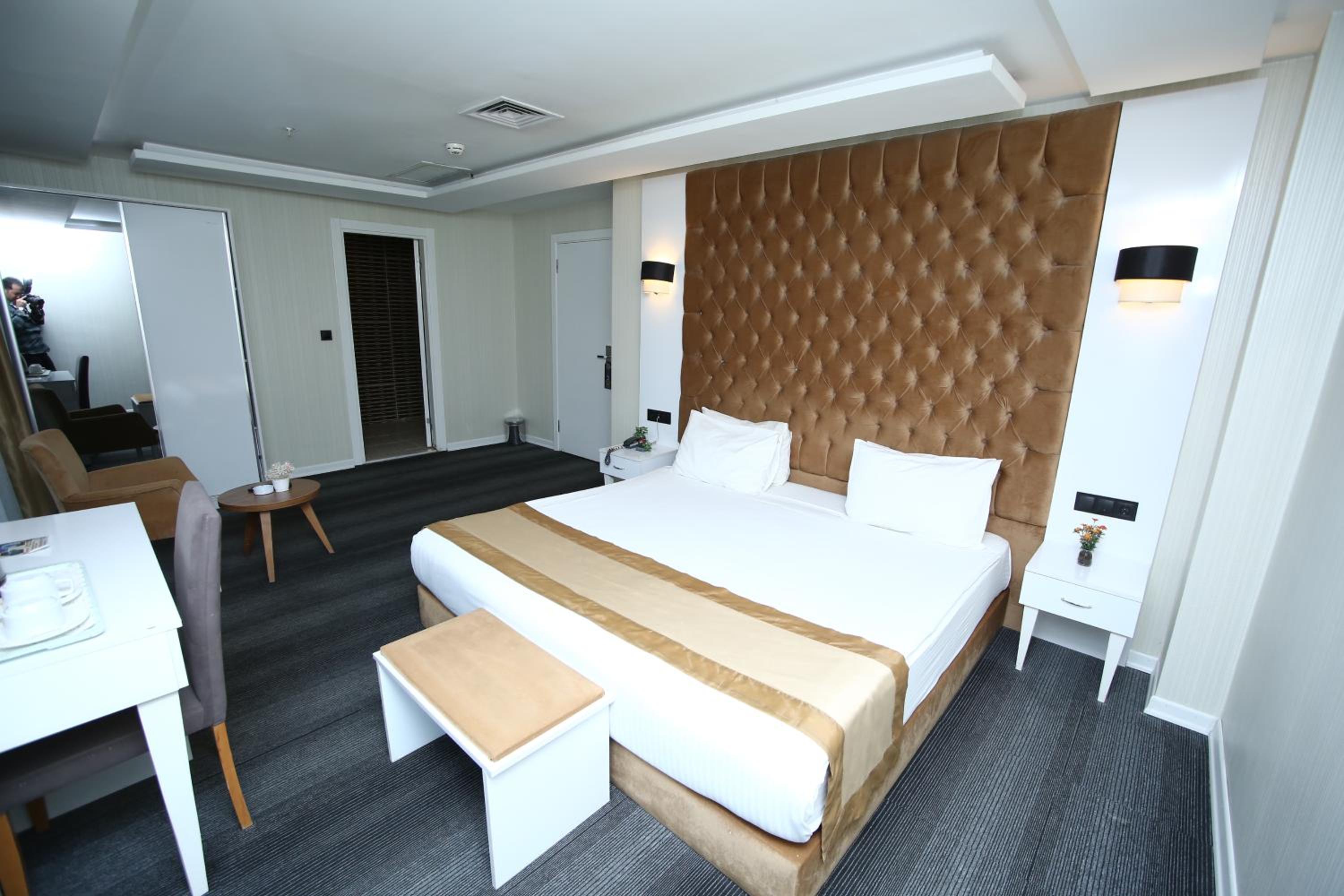 Deluxe Room - Photo 1
