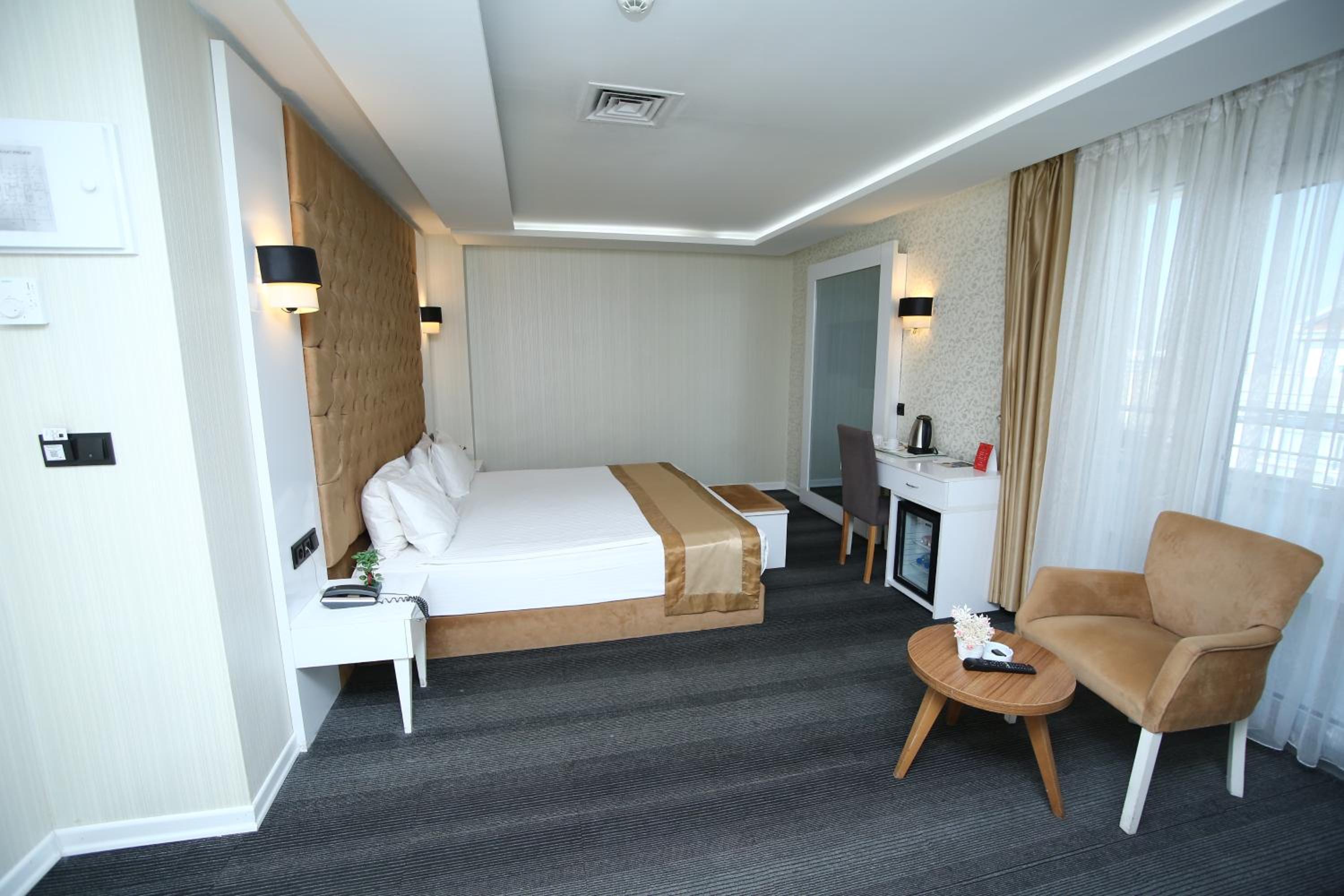Deluxe Room - Photo 3