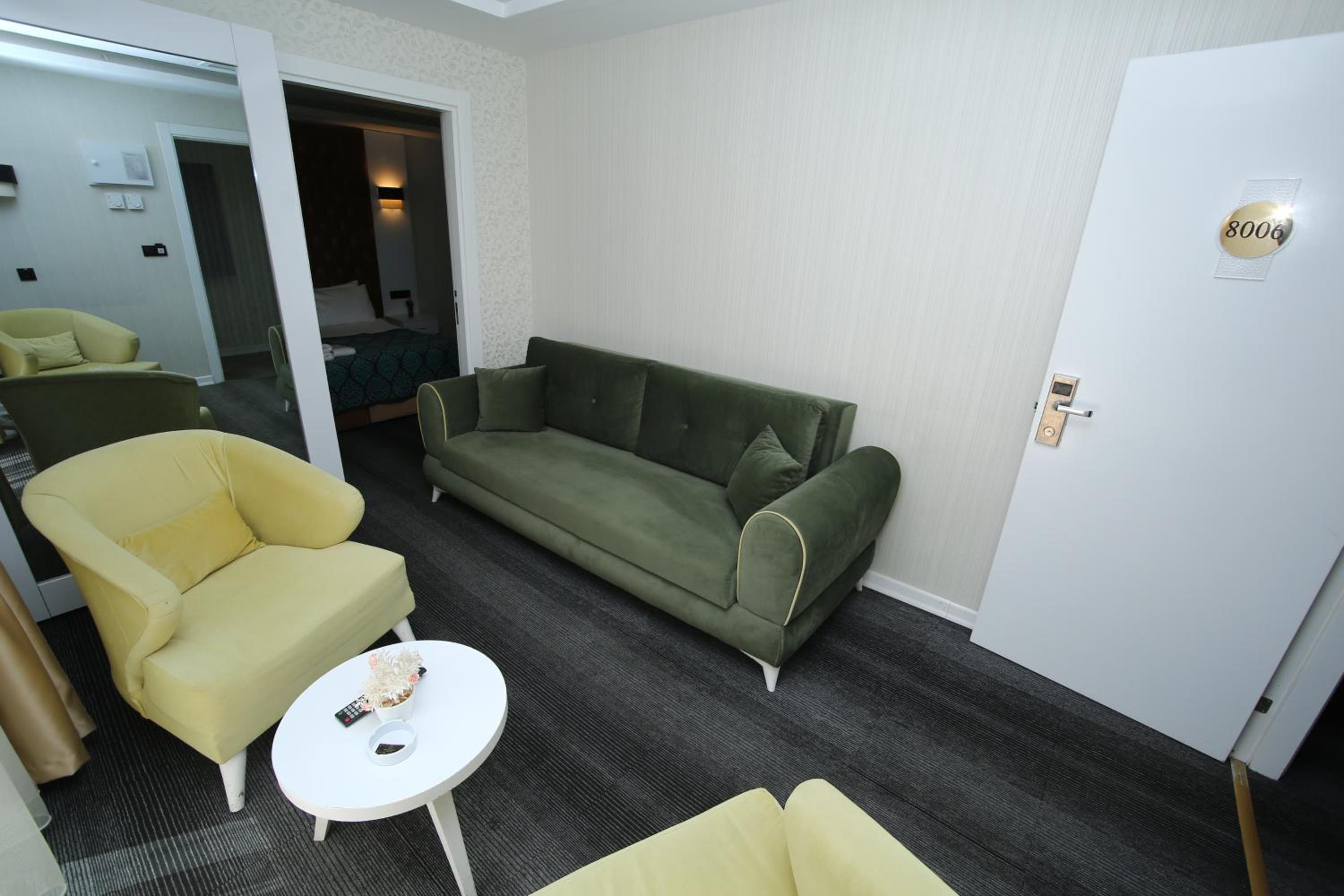 Suite with Balcony - Photo 5