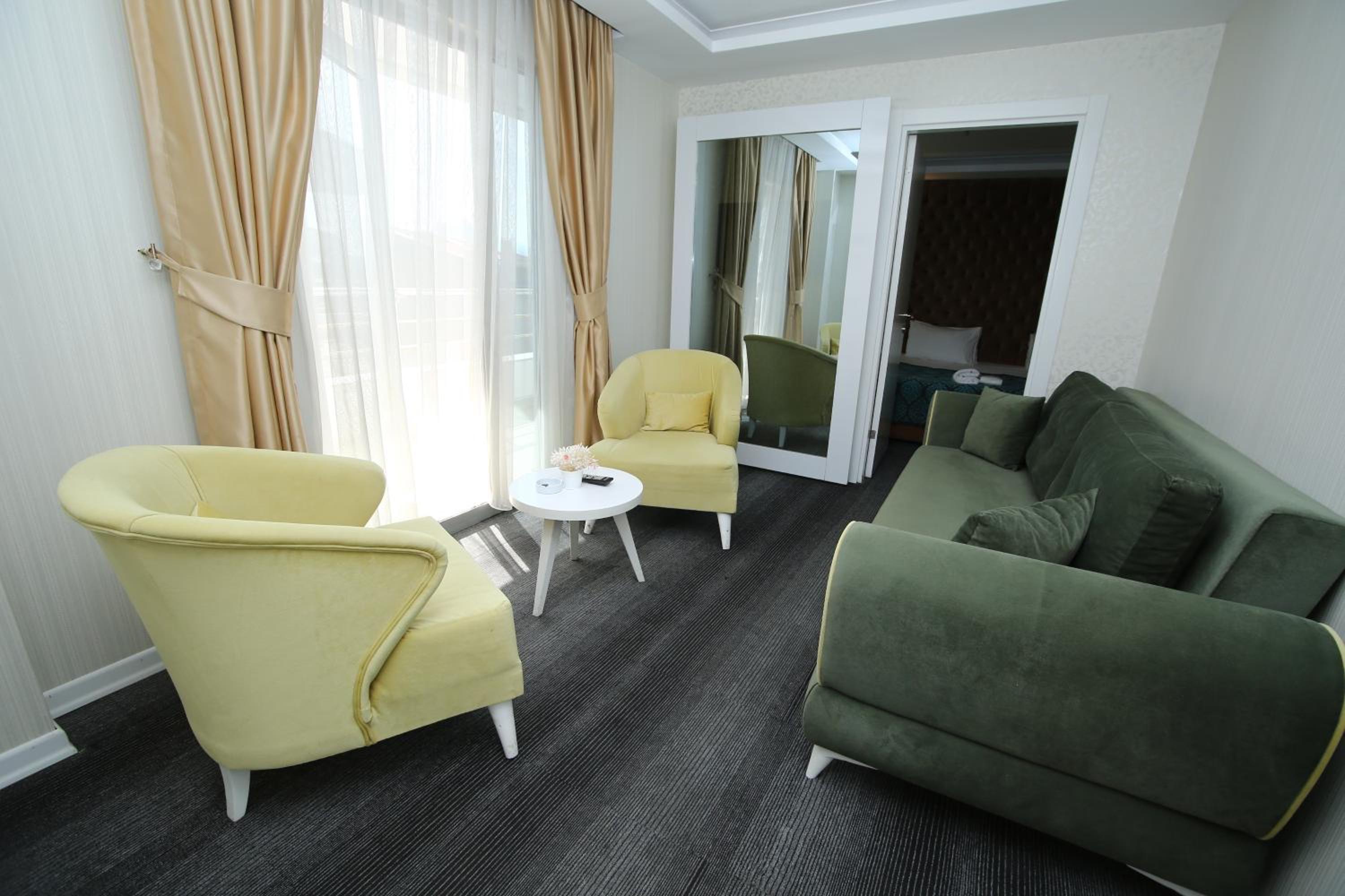Suite with Balcony - Photo 1