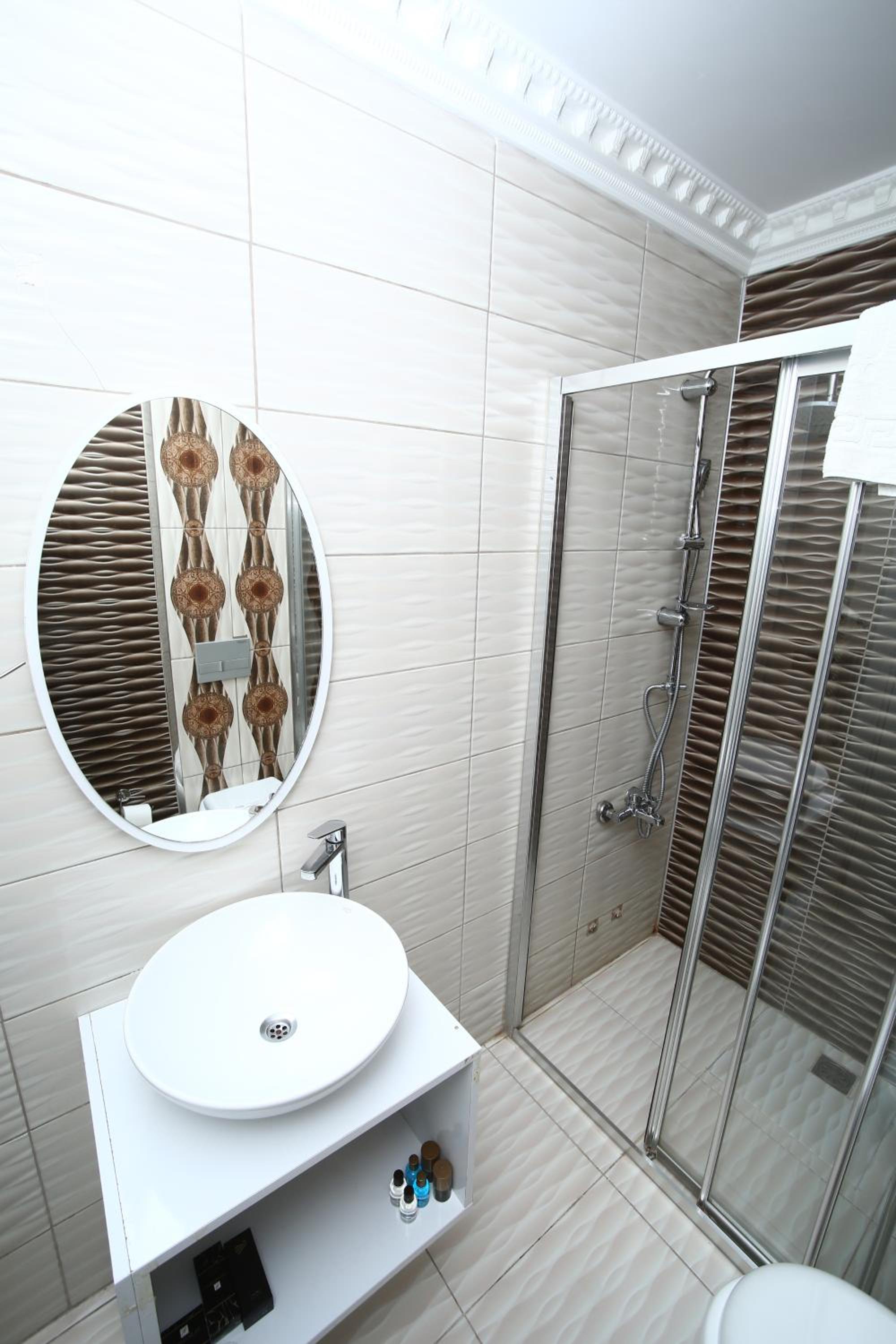 Large Double Room - Photo 4