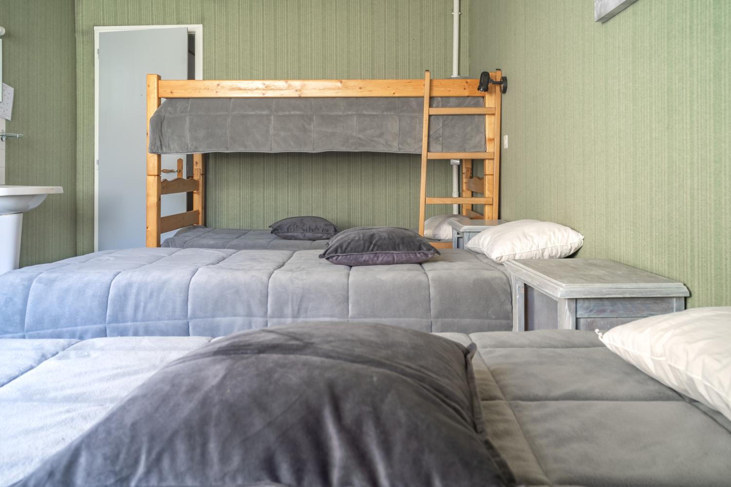 Quadruple Room with Mountain View - Photo 2