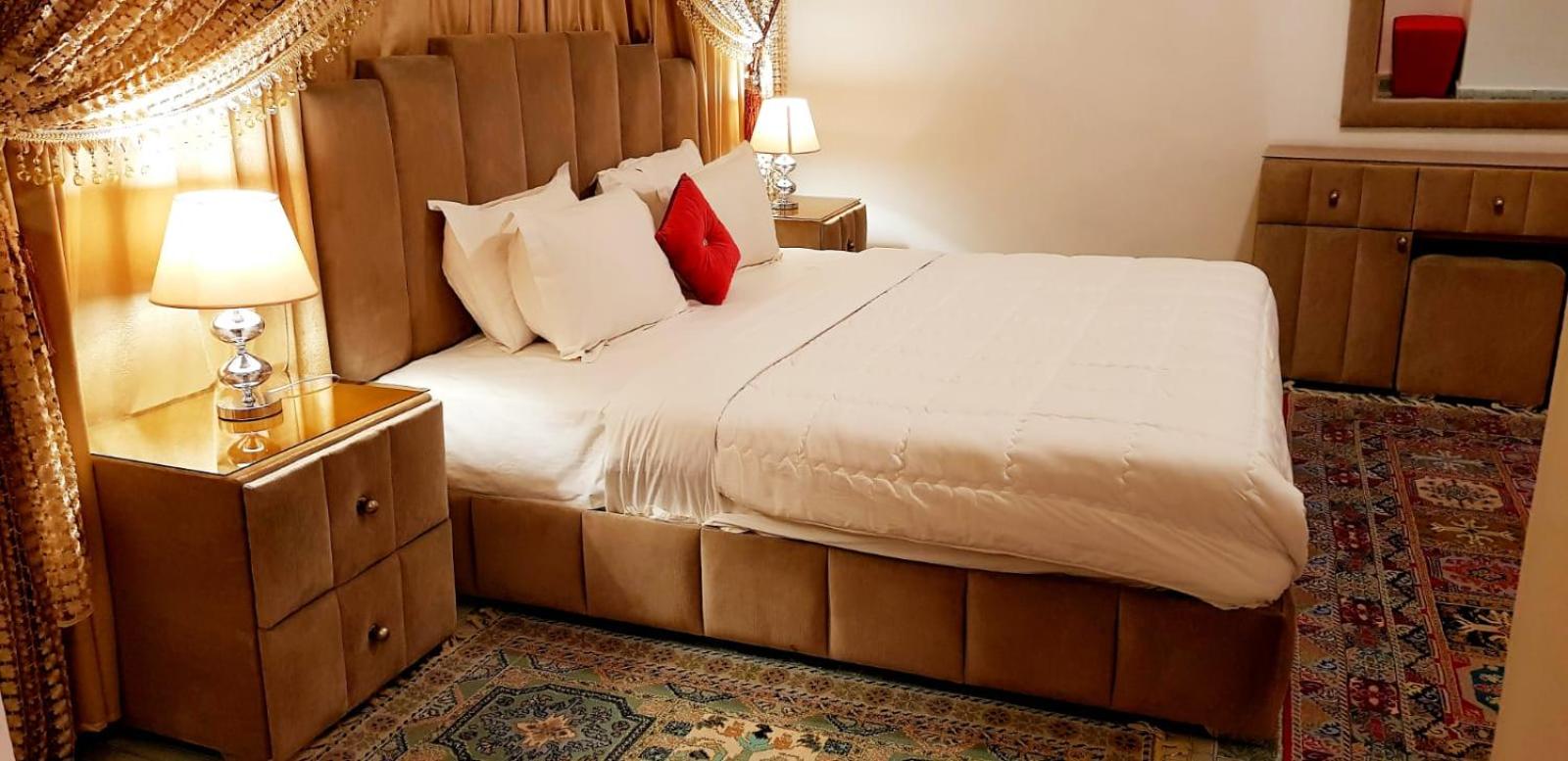 Suite - Photo 1