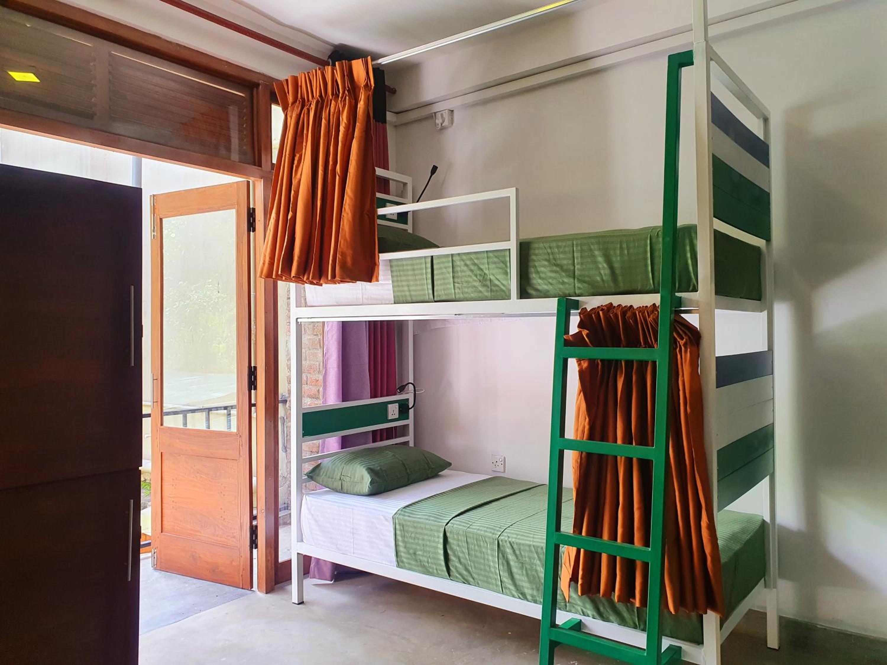 Bed in 6-Bed Mixed Dormitory Room photo 1