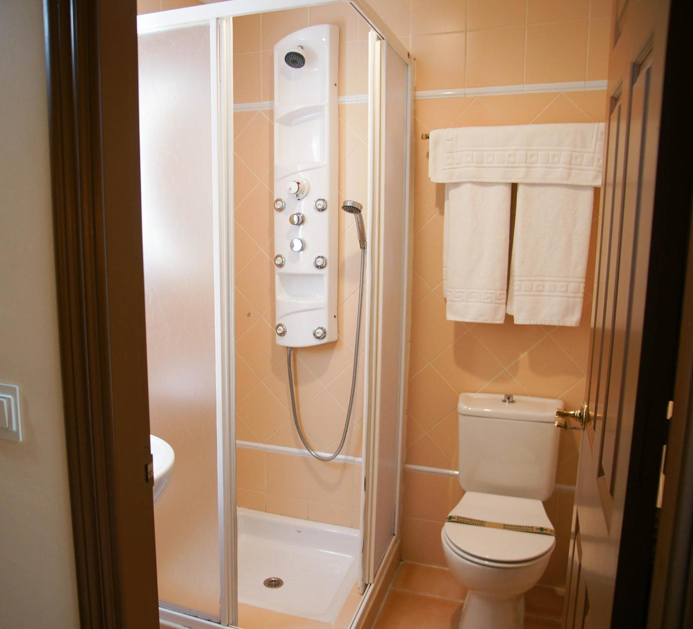 Economy Double Room photo 2