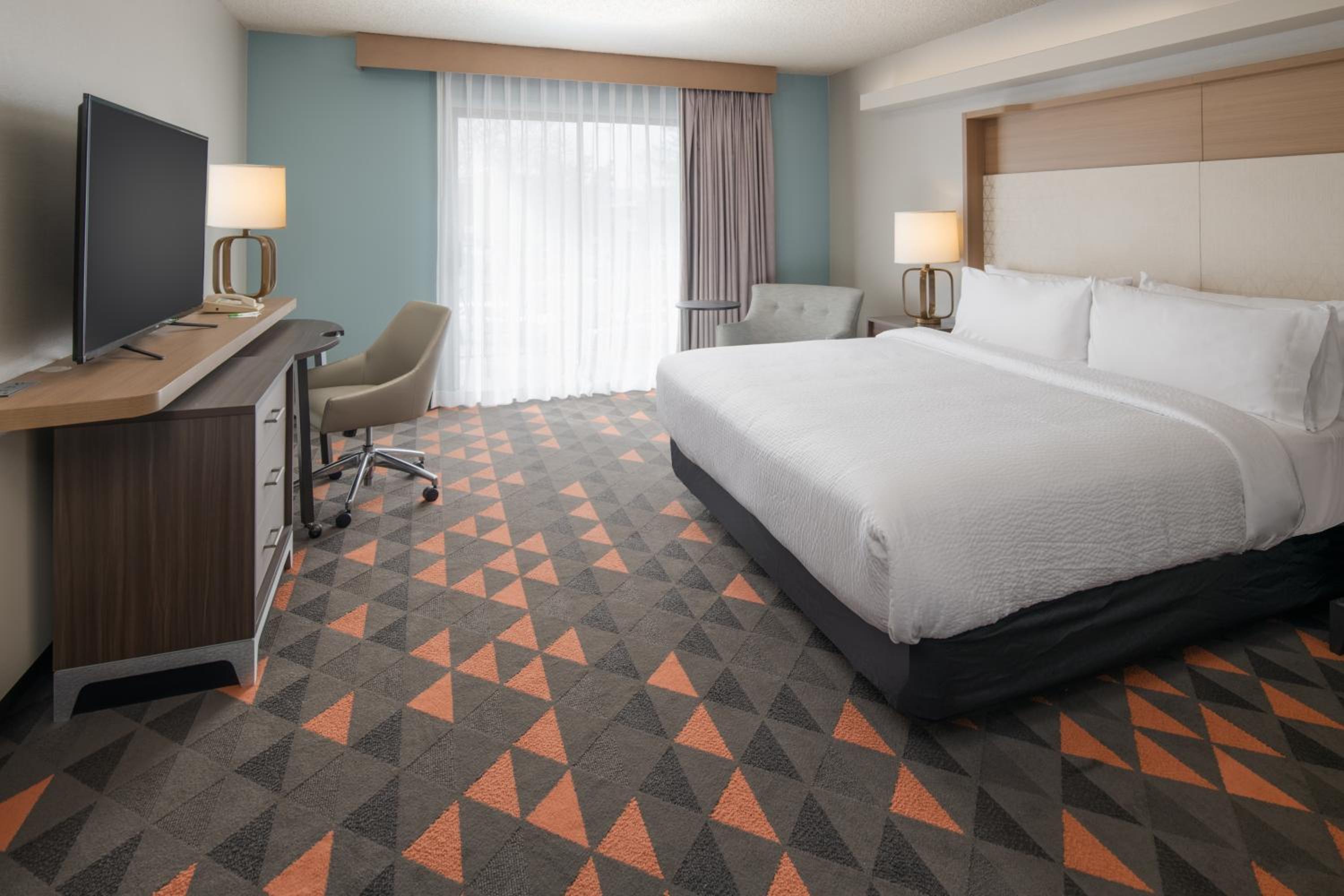Premium King Room with Courtyard View - Photo 3