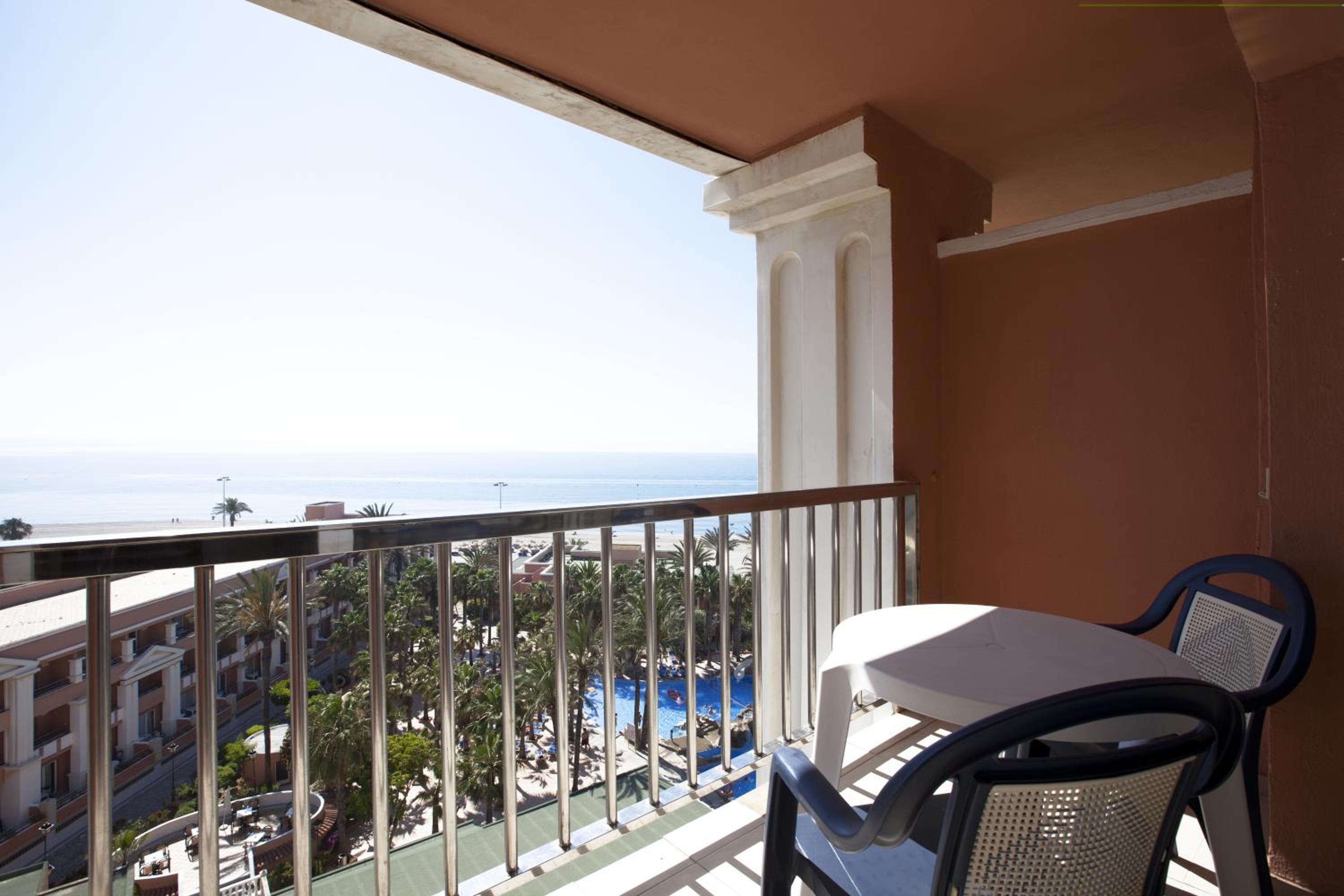 Double or Twin Room with Sea View - Photo 6