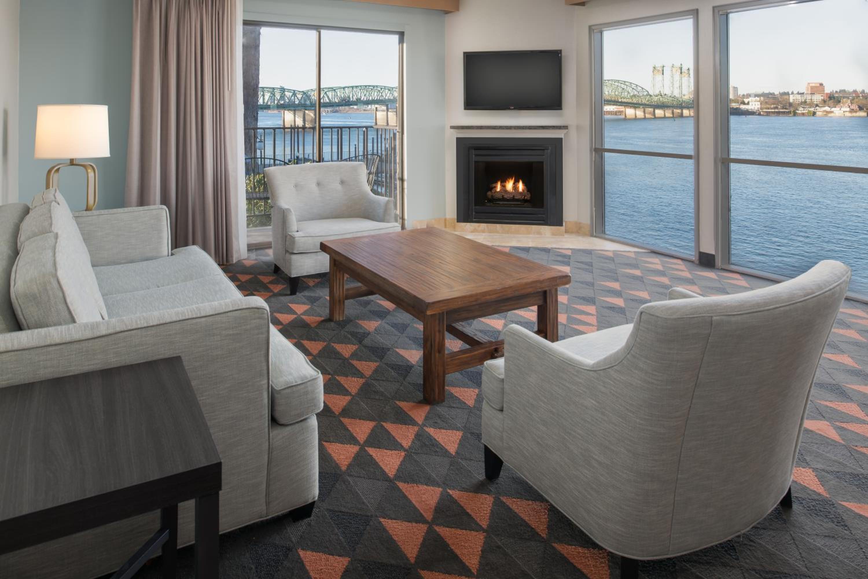 One-Bedroom Queen Suite