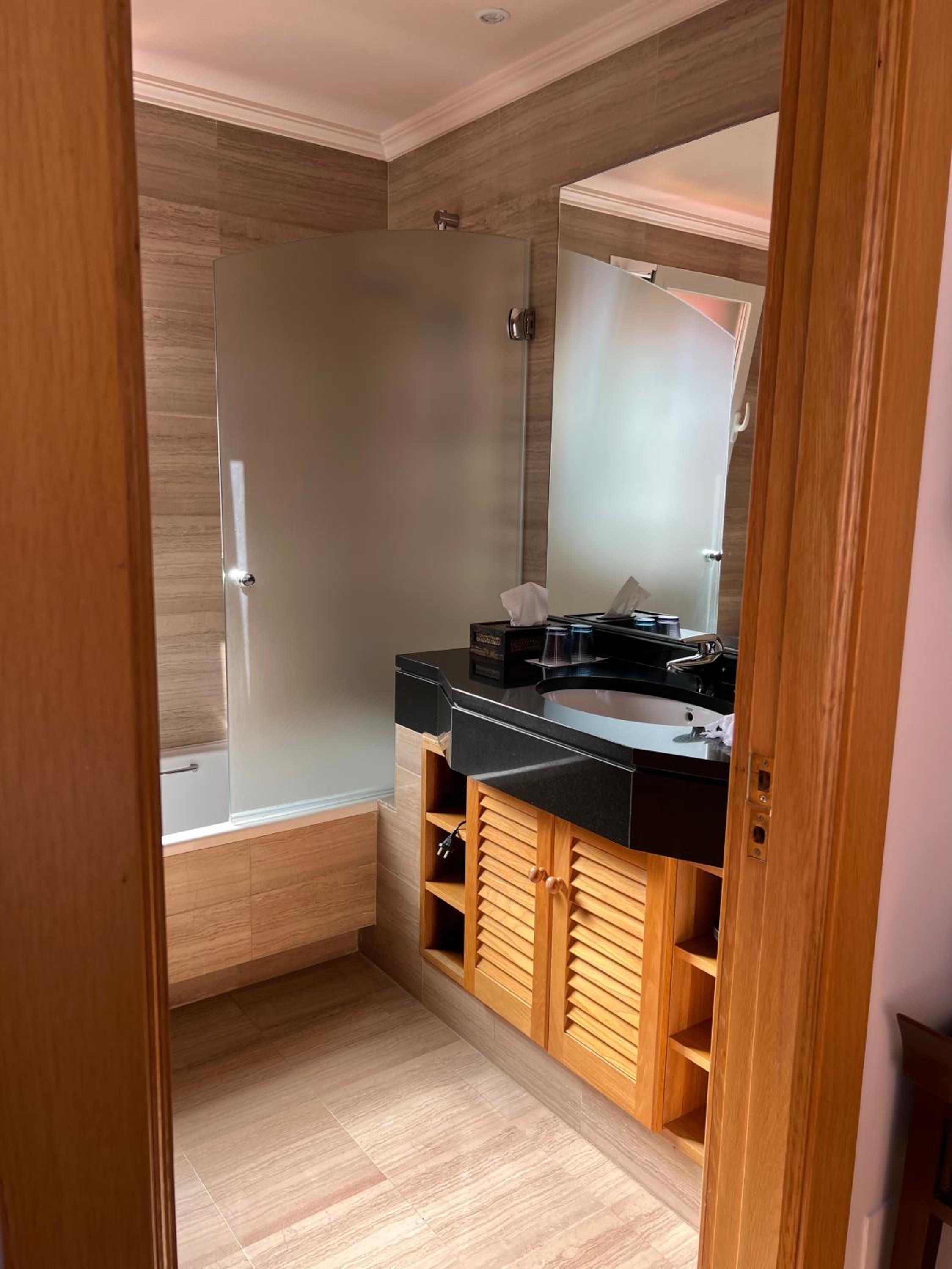 Superior Twin Room with Sea View - Photo 14