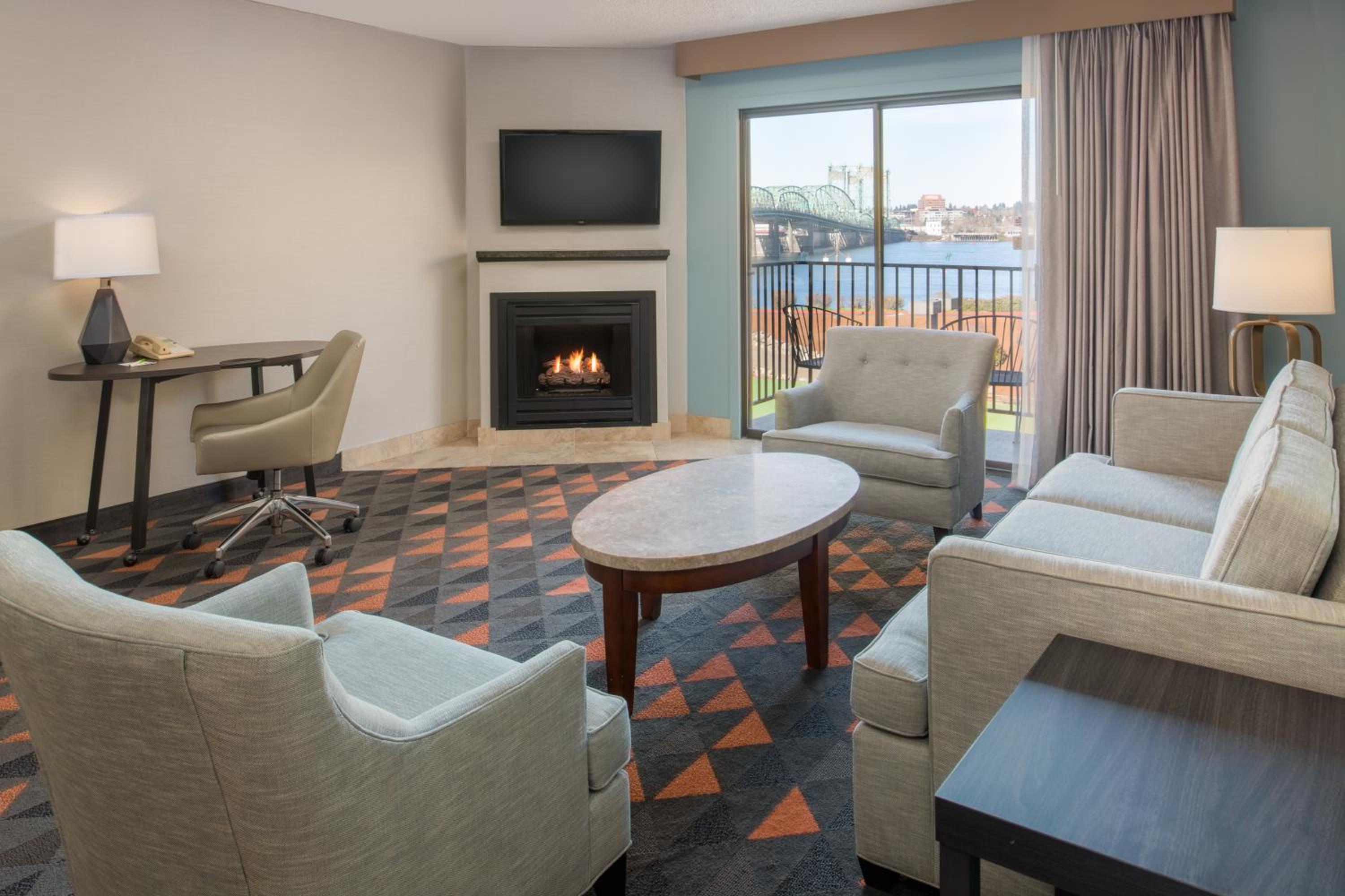 One-Bedroom Queen Suite
