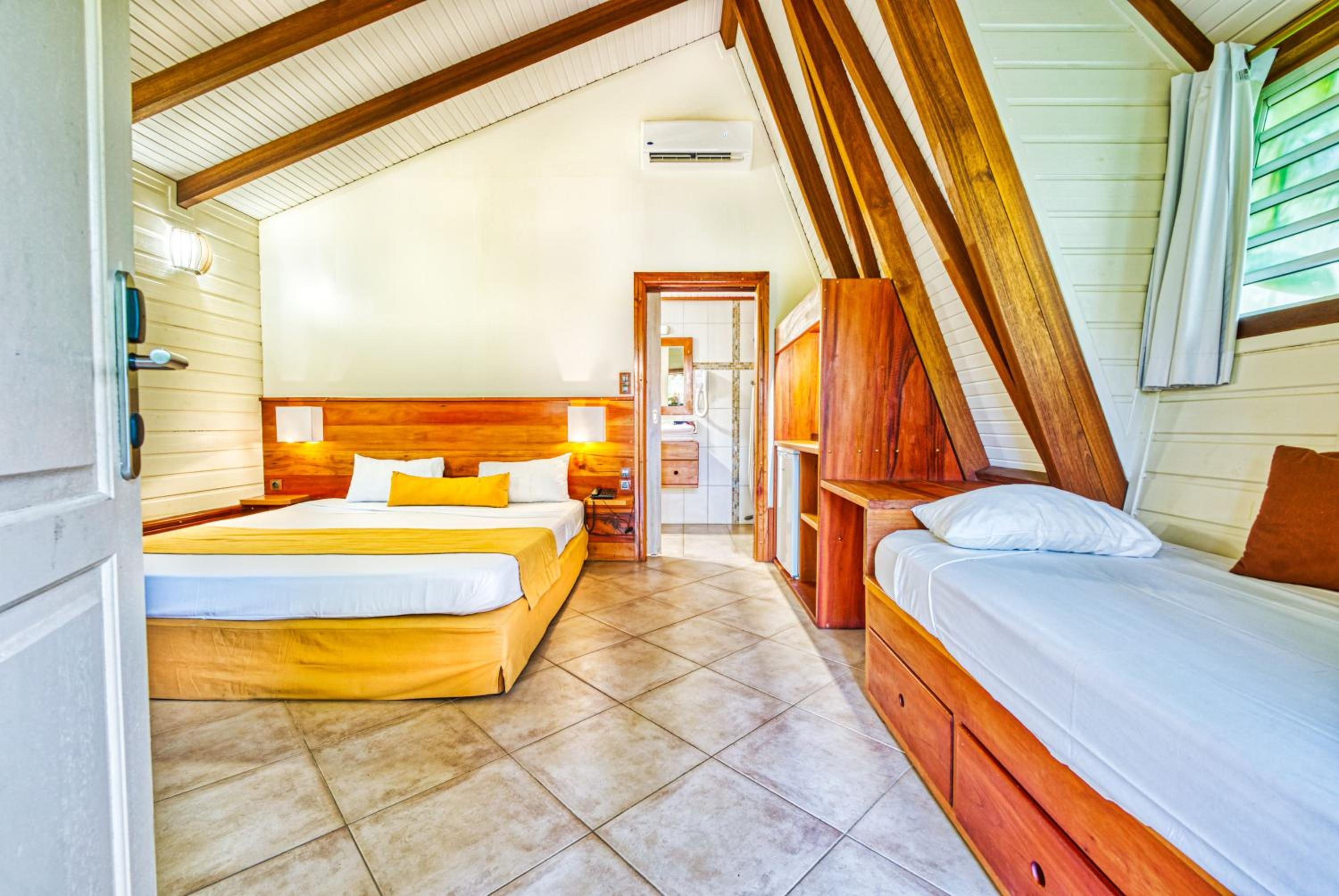 Bungalow Familial Double Avec Enfant - Lit Double + Lit Simple