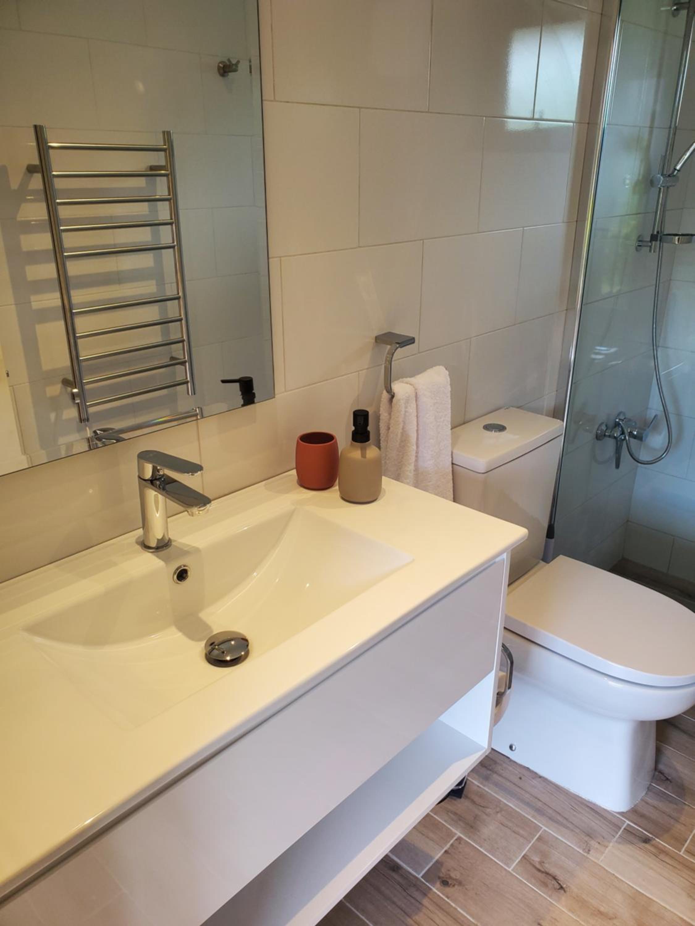 Family Room with Private Bathroom photo 2