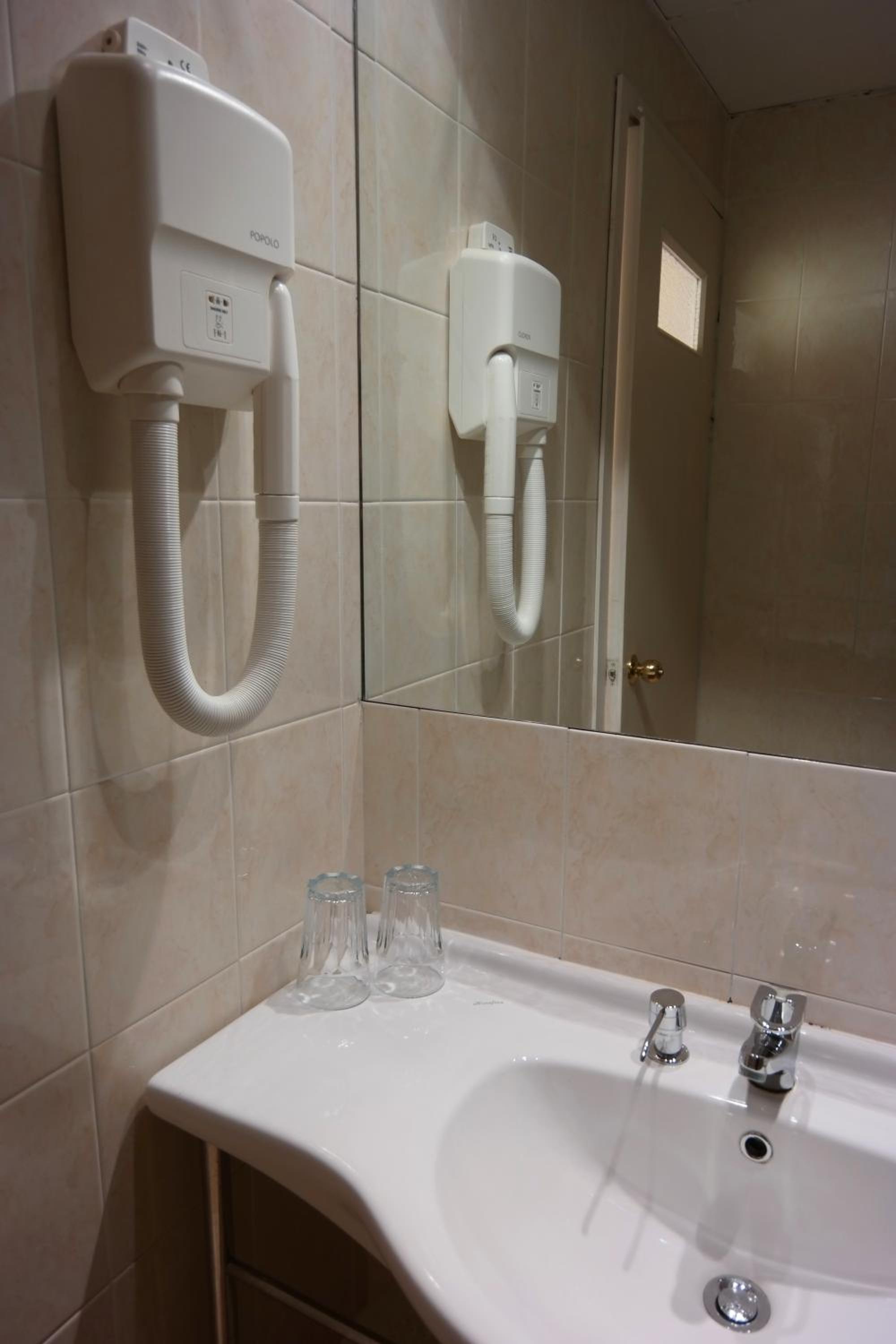 Double or Twin Room with Sea View - Photo 6