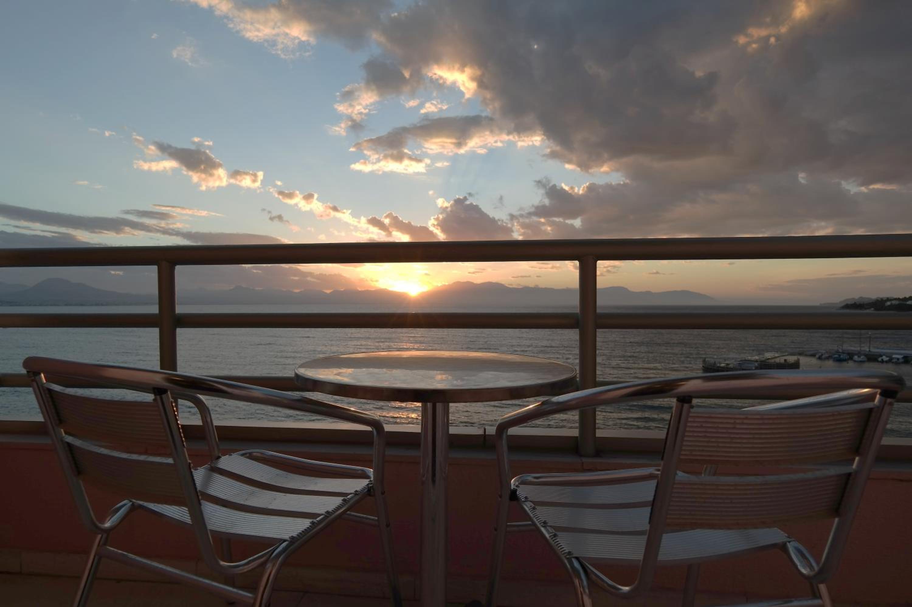 Double or Twin Room with Sea View - Photo 2