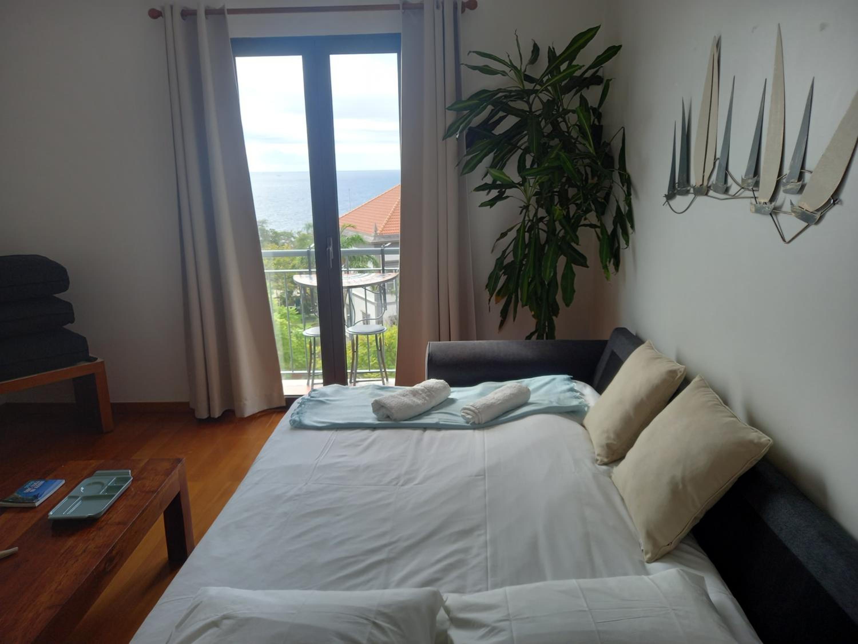 One-Bedroom Apartment photo 1