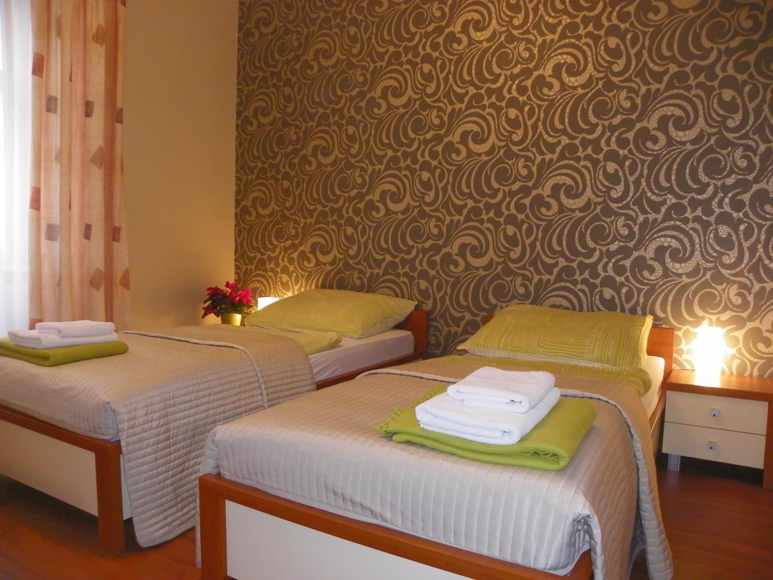 Twin Room - Photo 5