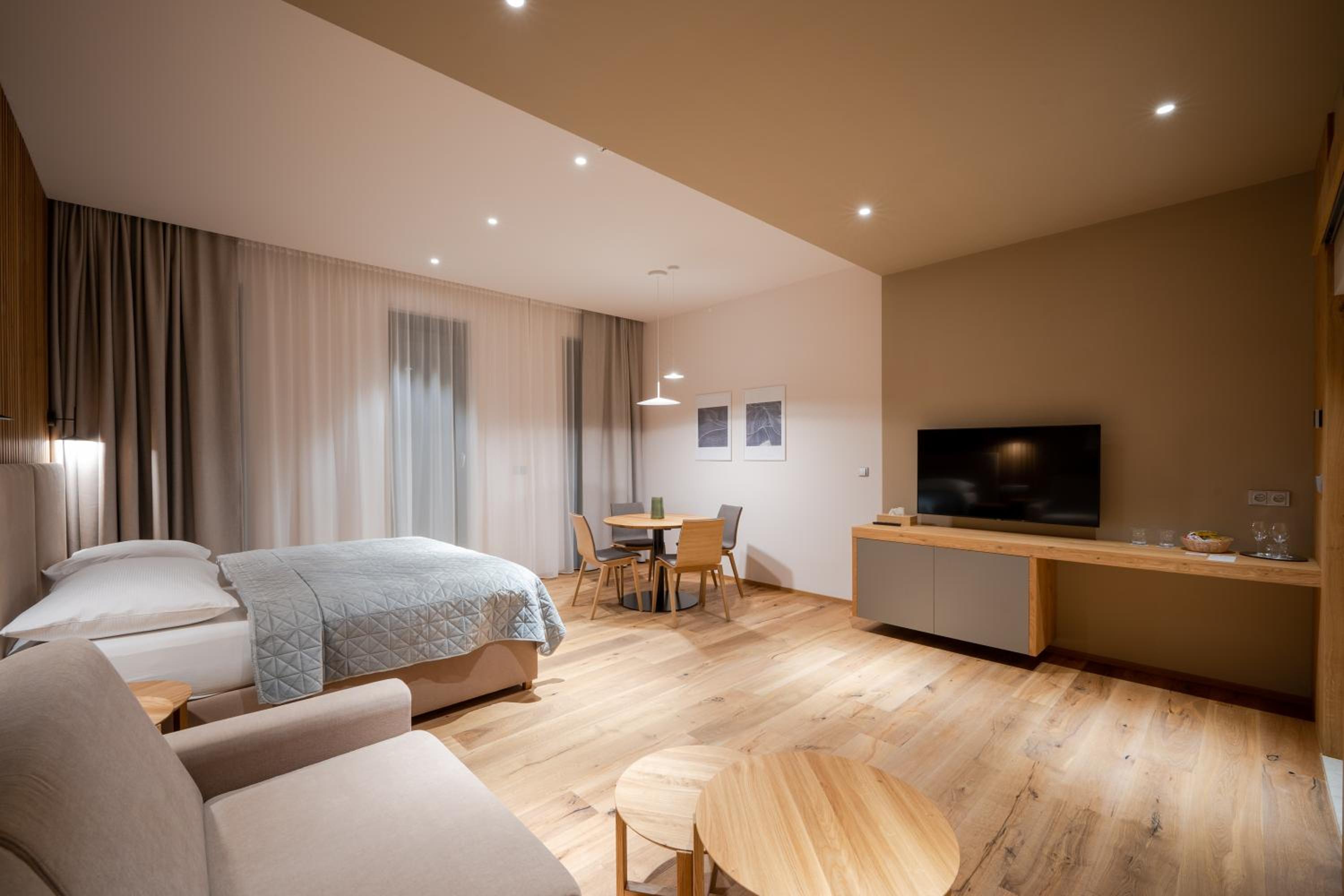 Large Double or Twin Room
