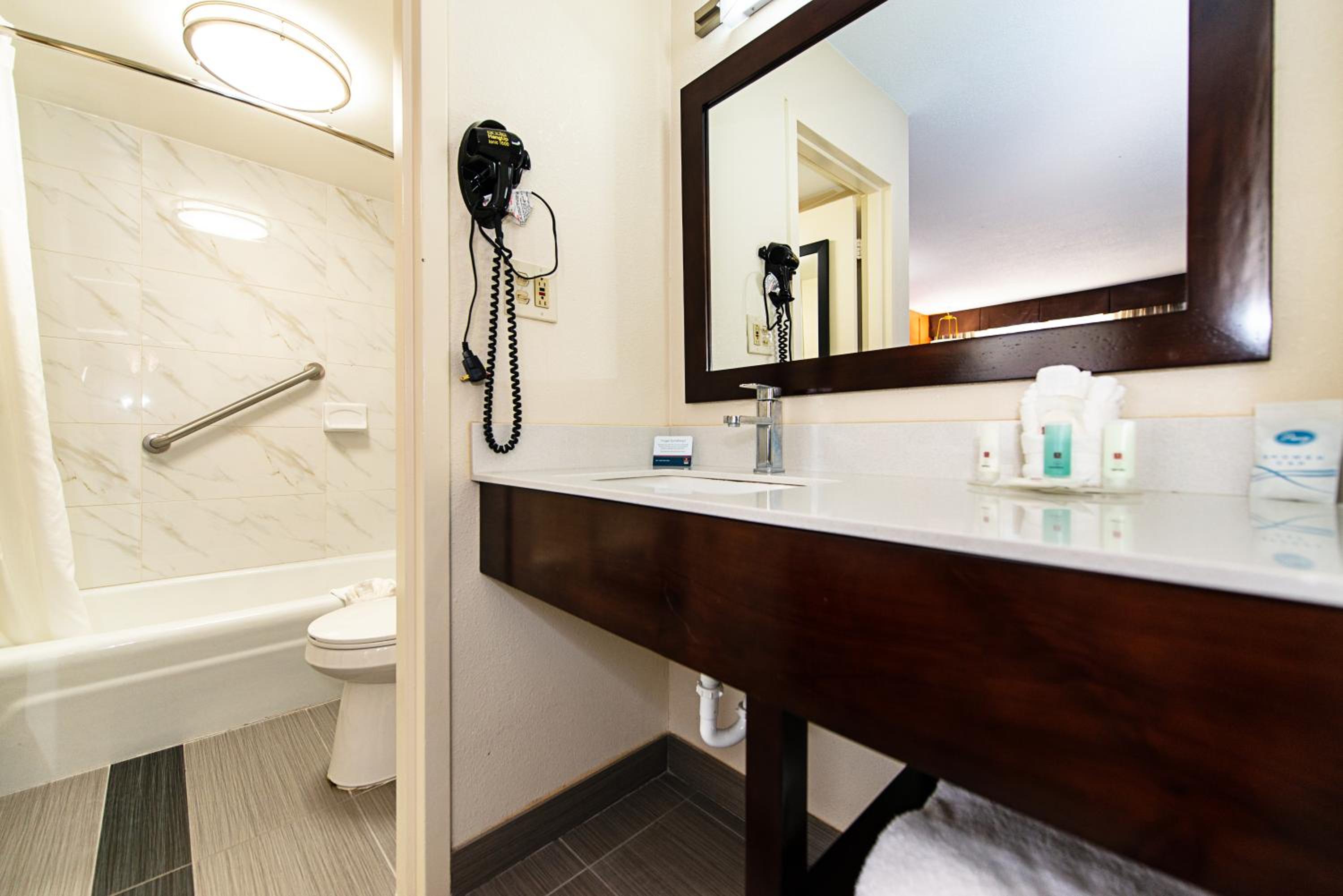 King Room - Disability Access - Photo 3