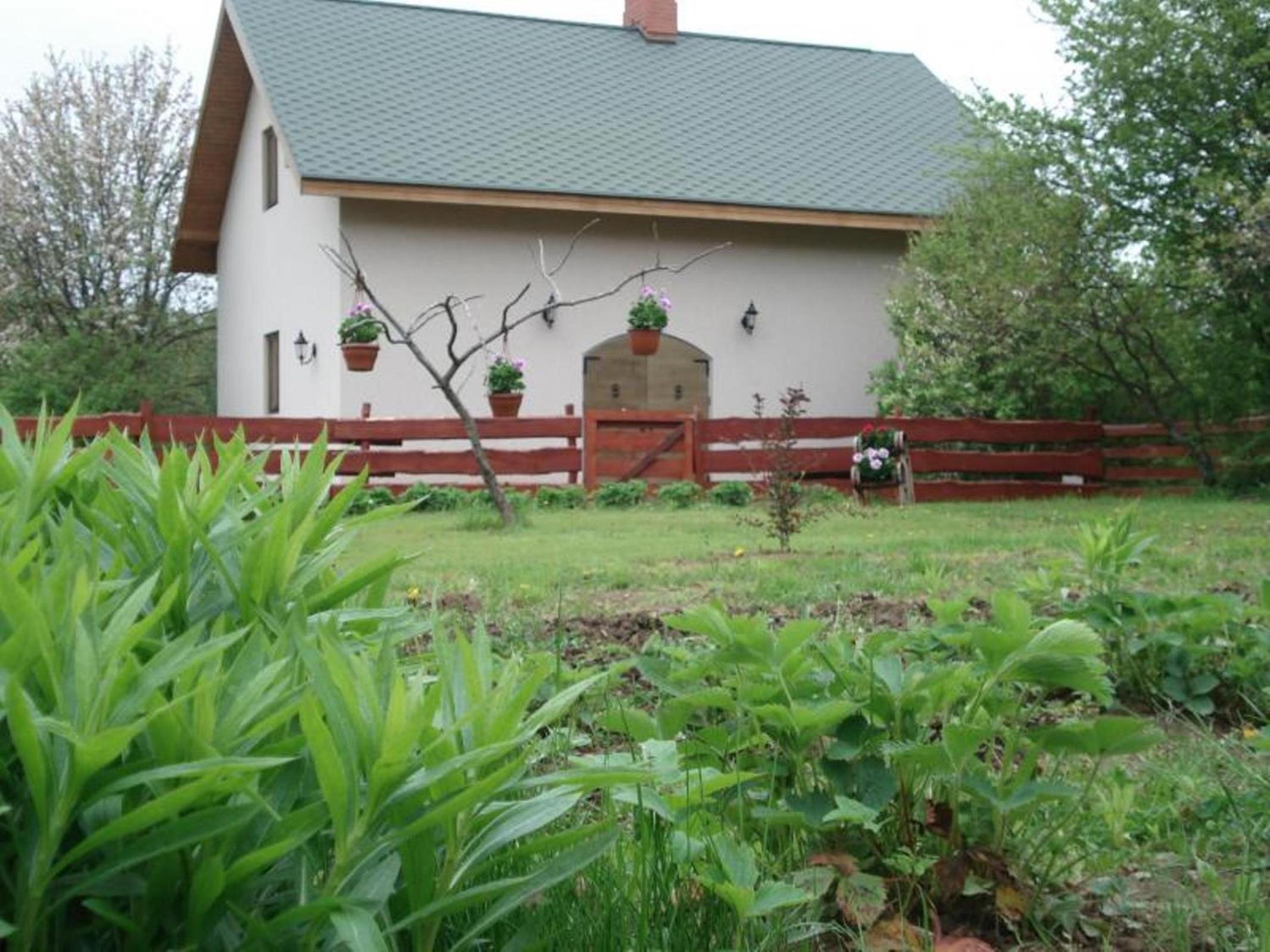 Four-Bedroom House photo 2