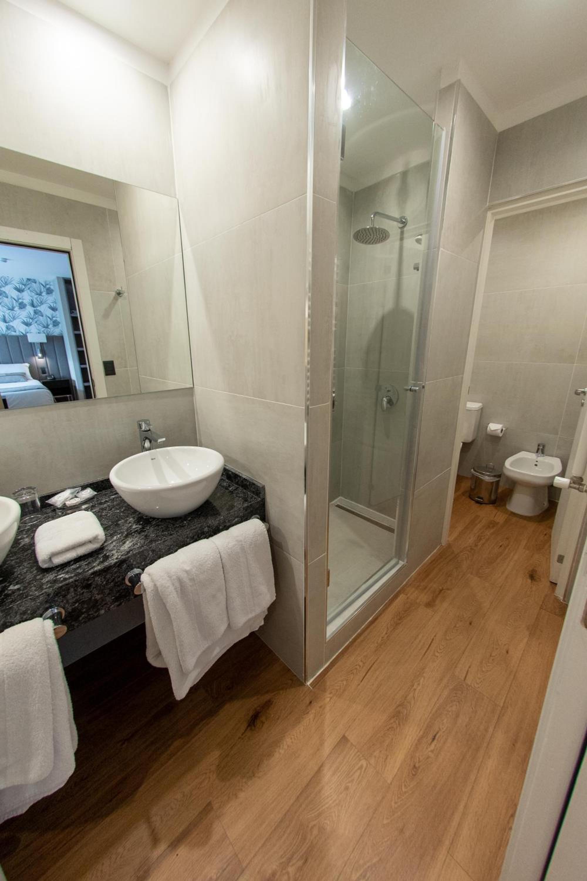 Suite With Mountain View thumbnail 5