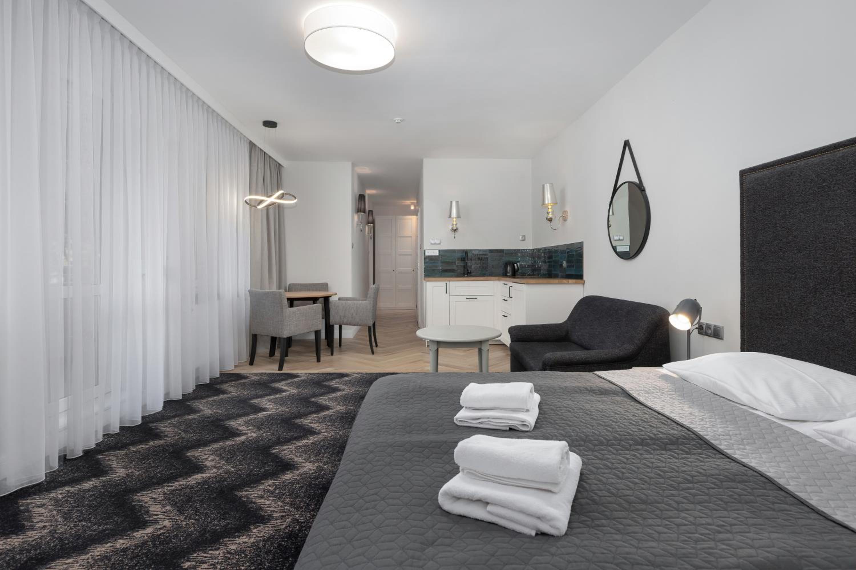 Deluxe Suite Apartment - Photo 13