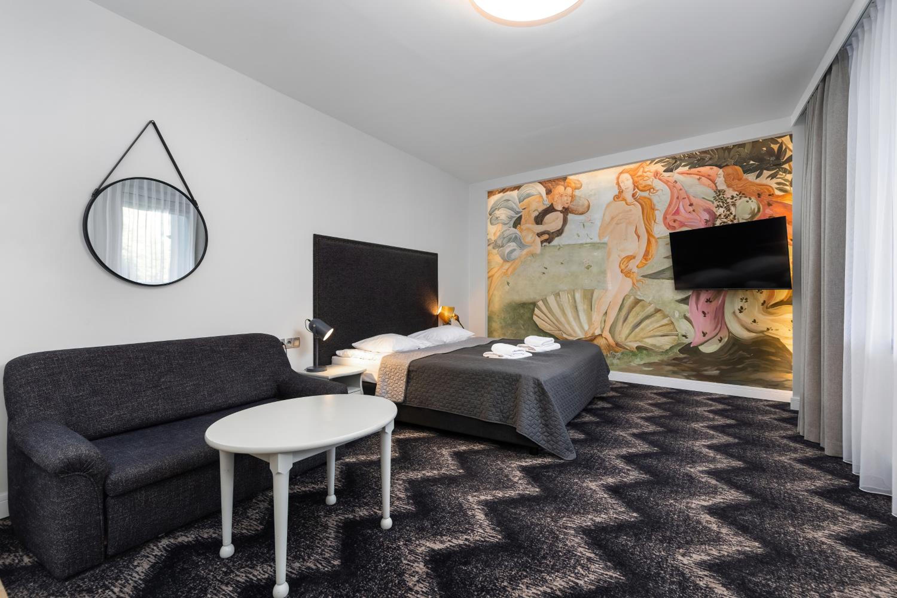 Deluxe Suite Apartment - Photo 9