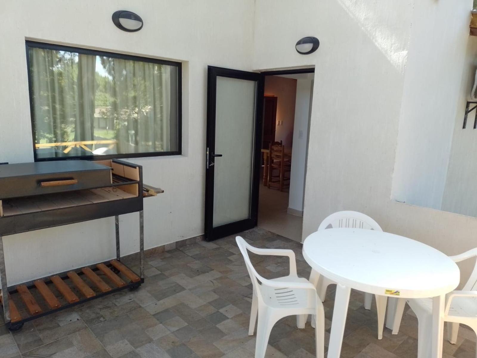 One-Bedroom House photo 2