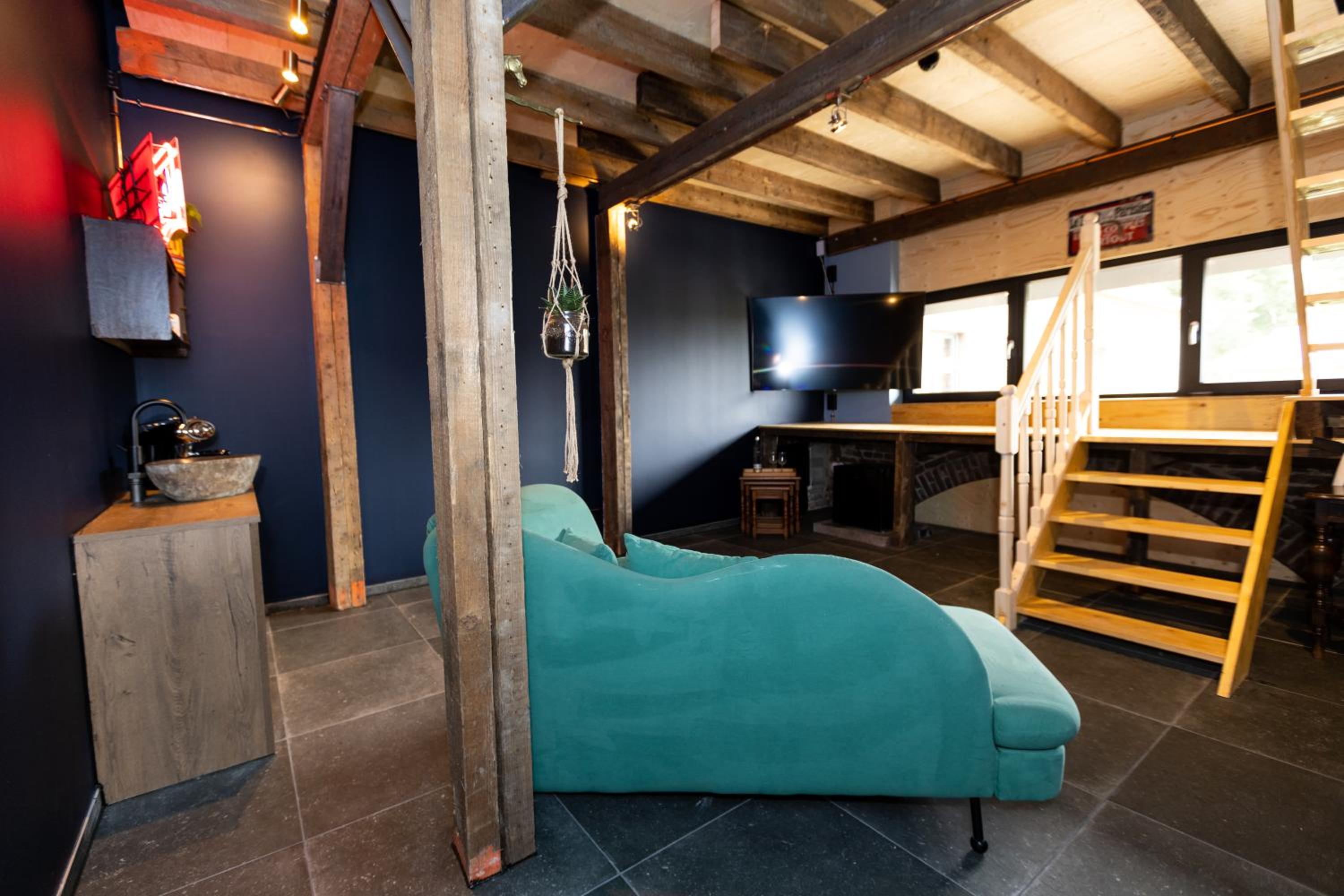 Deluxe King Room photo 3