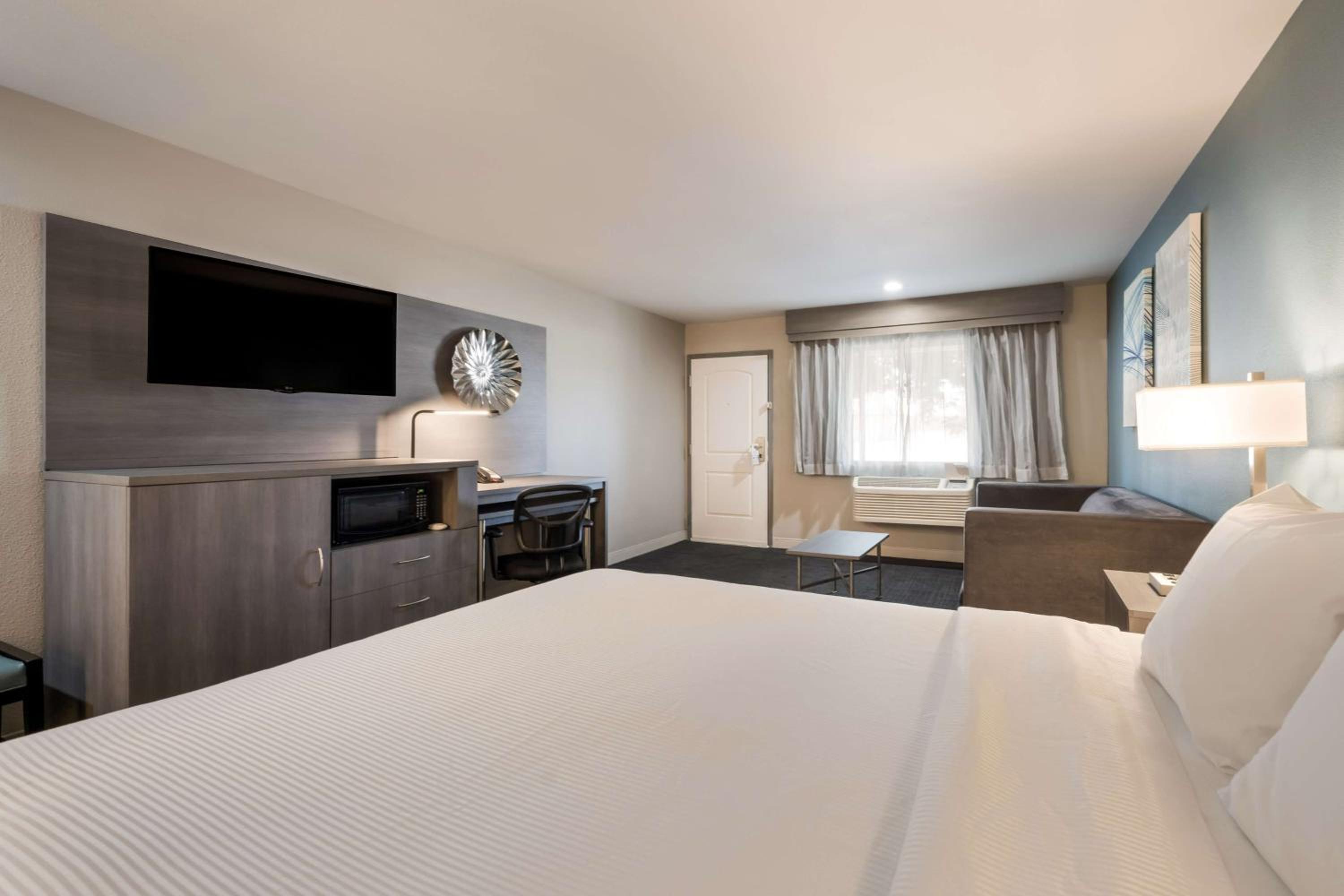 King Room with Sofa Bed - Non-Smoking