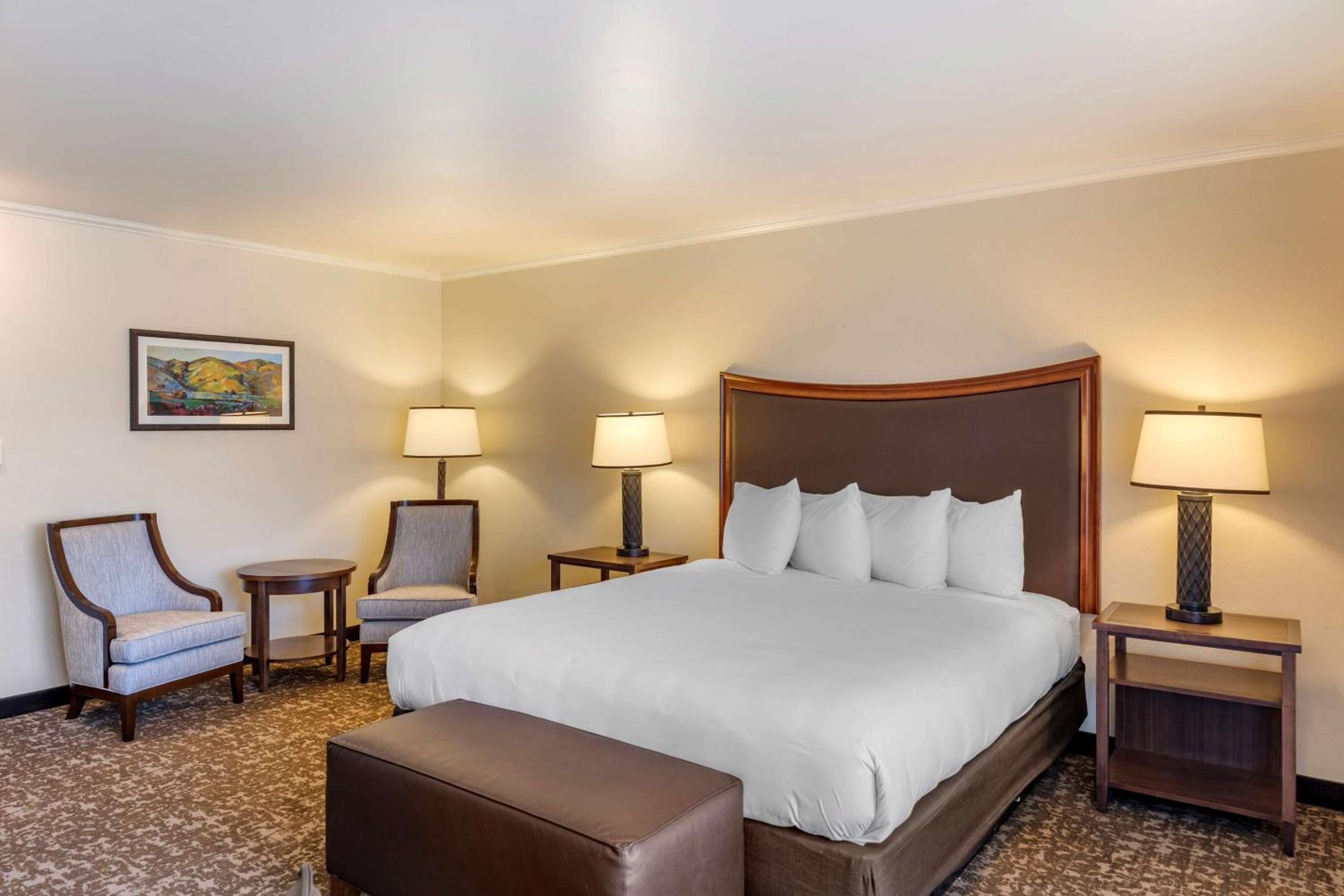 Oversize King Room - Non-Smoking photo 1