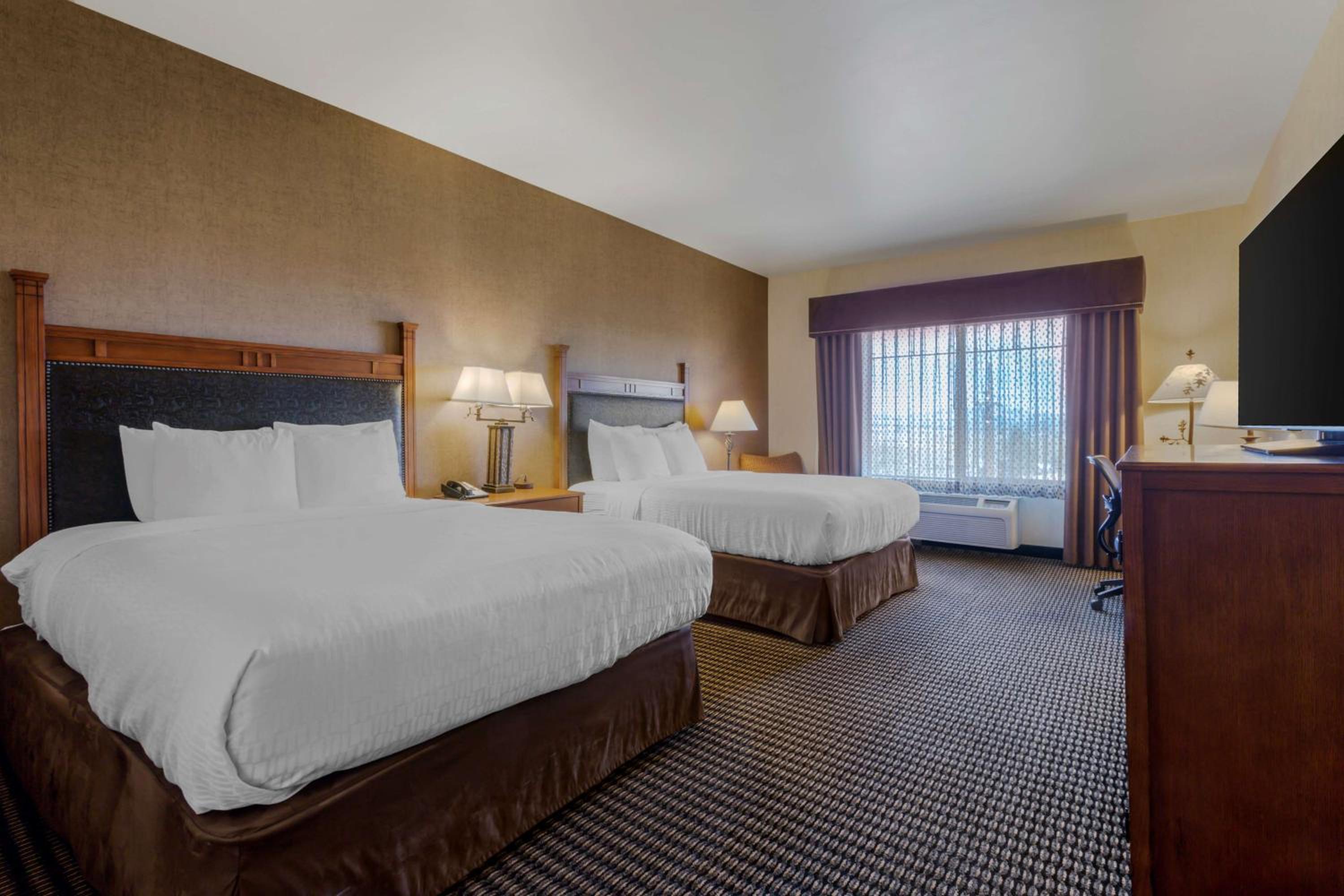 Queen Room with Two Queen Beds - Non-Smoking - Photo 4