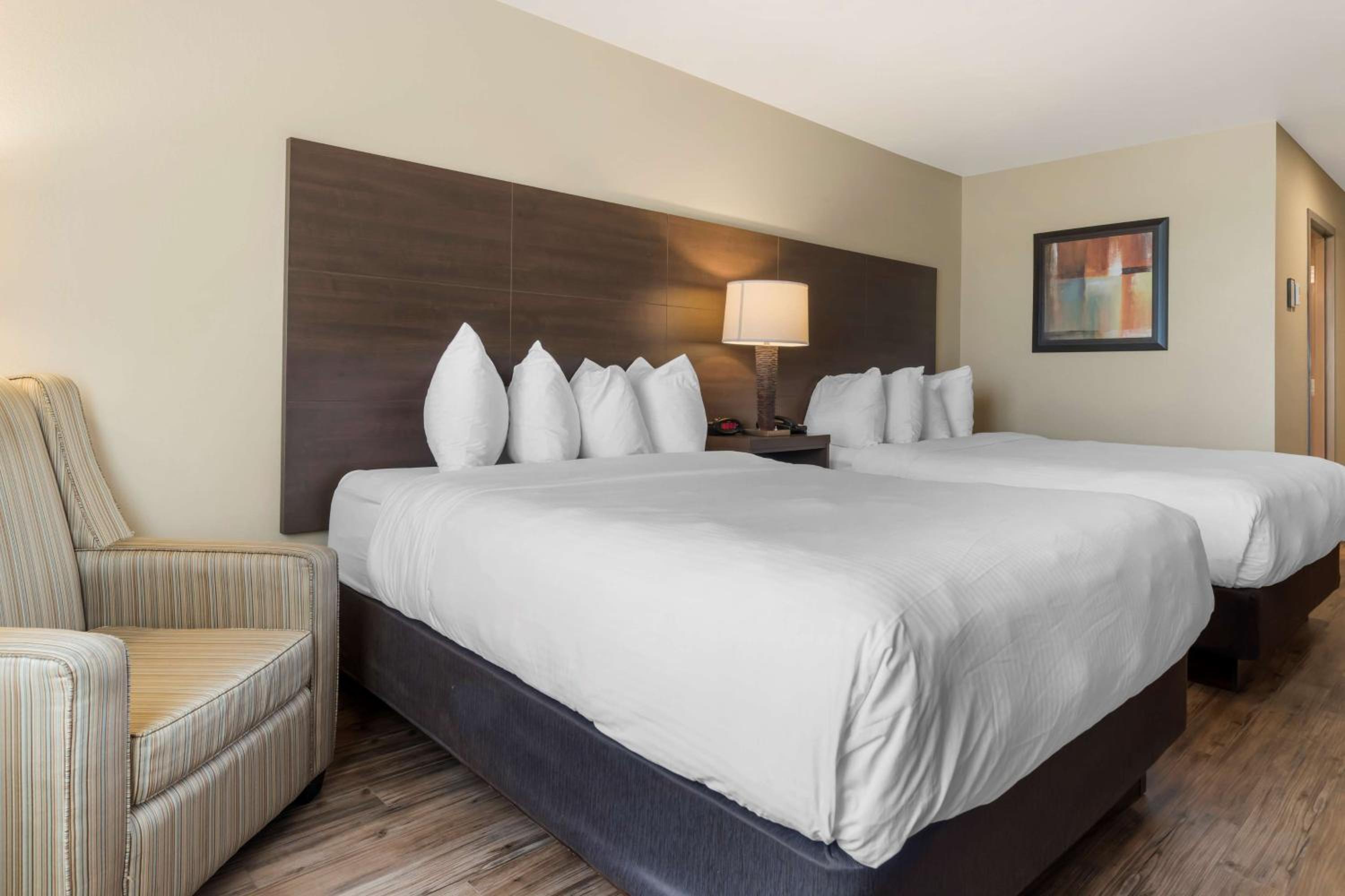 Queen Room with Two Queen Beds - Non-Smoking - Photo 1