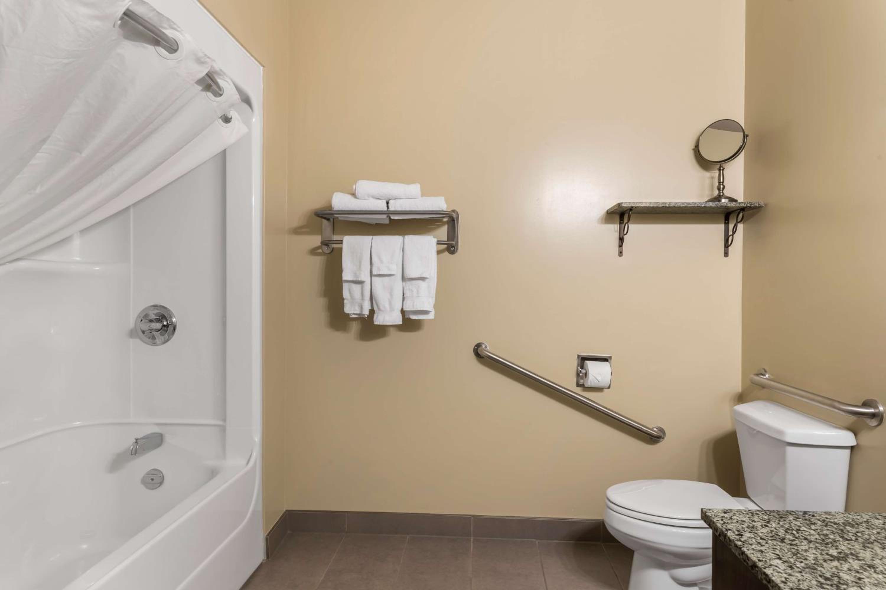 King Room with Roll-in Shower - Disability Access/Non-Smoking - Photo 2
