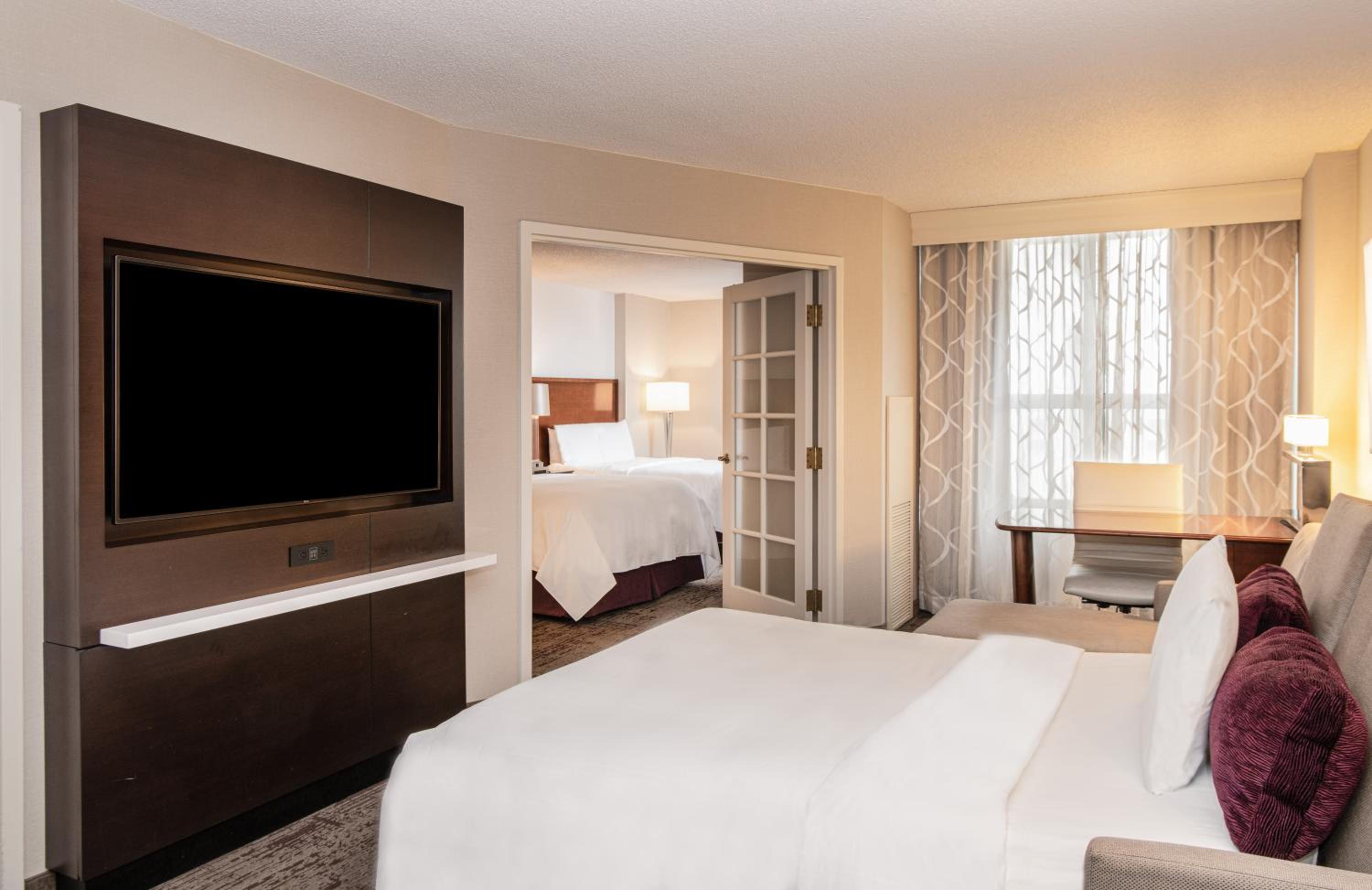 Suite with Two Queen Beds - Photo 6