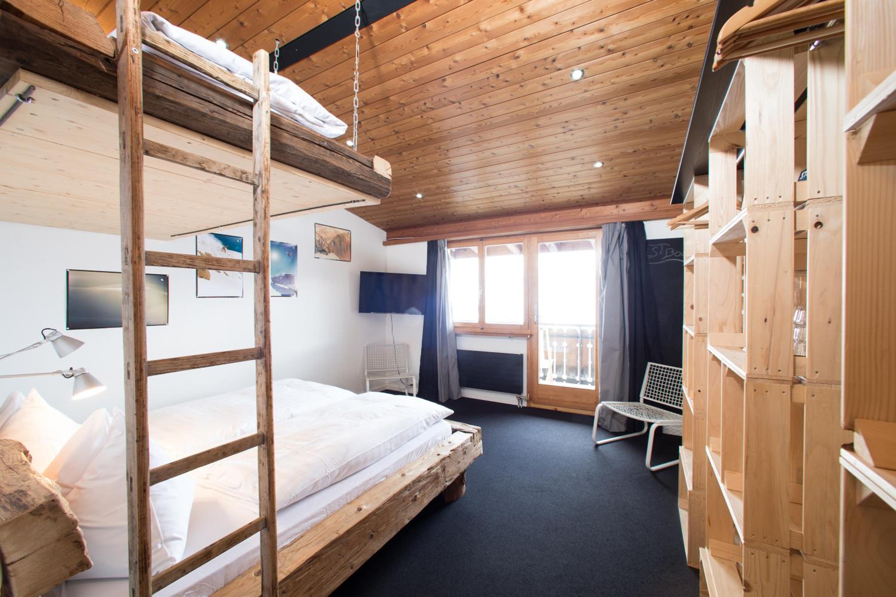 Double Room with Balcony - Photo 3