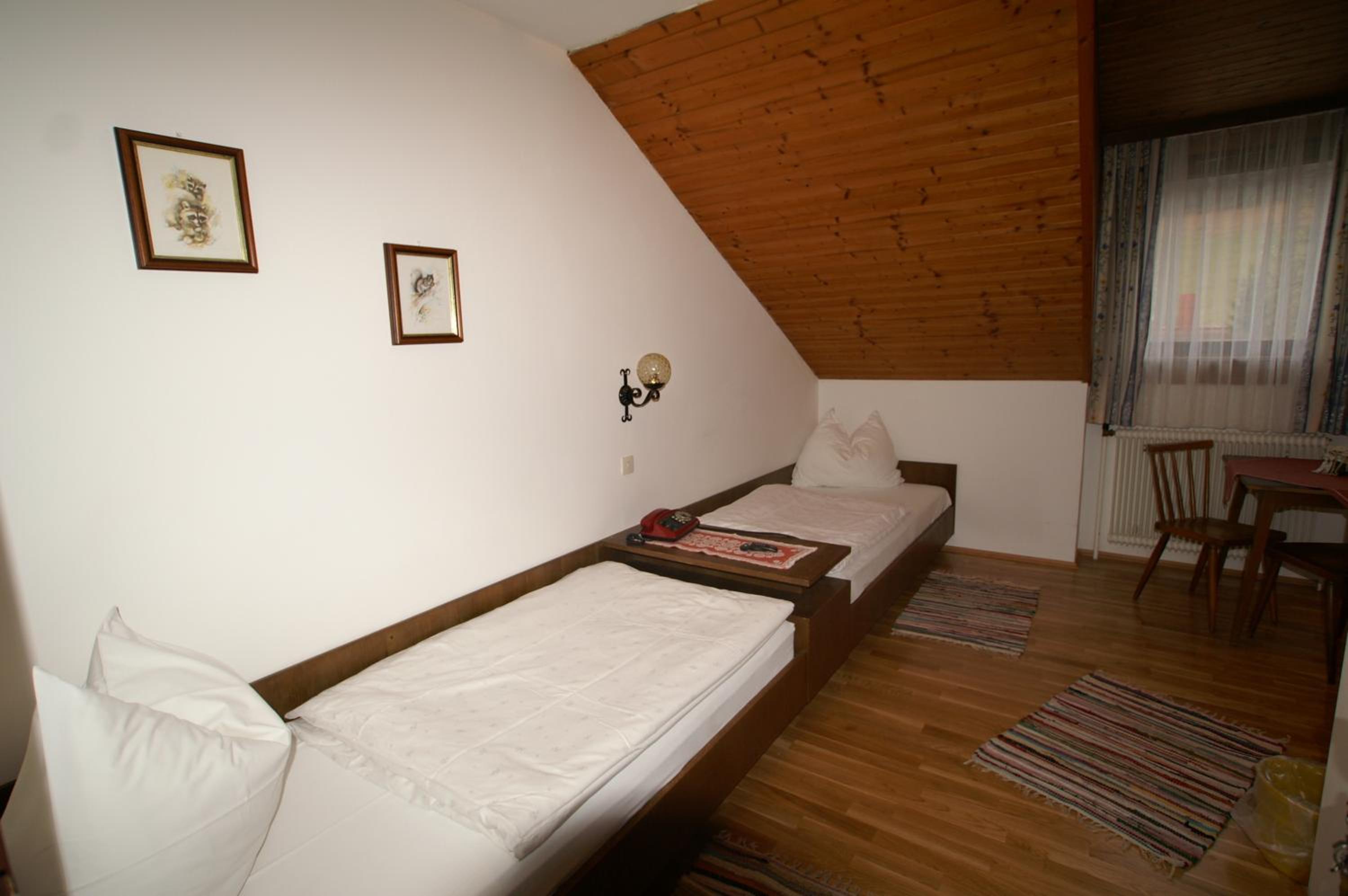 Twin Room - Photo 3