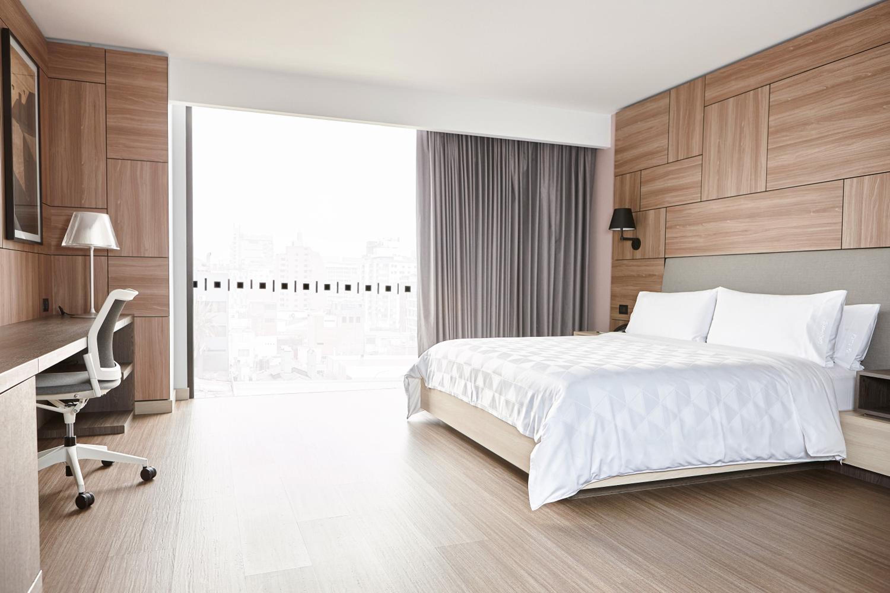 Standard King Room - Accessible - Photo 1