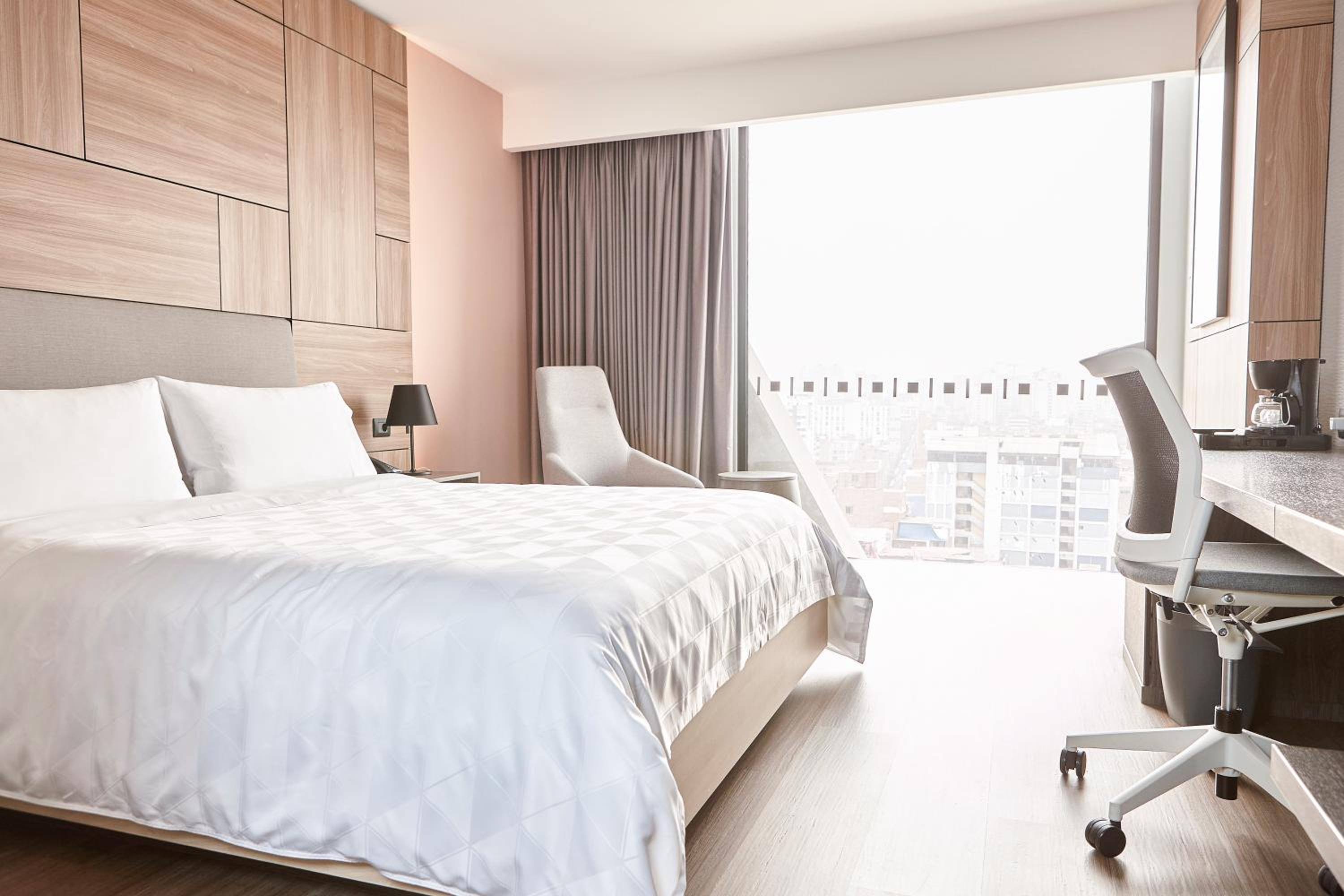 Standard King Room - Photo 3