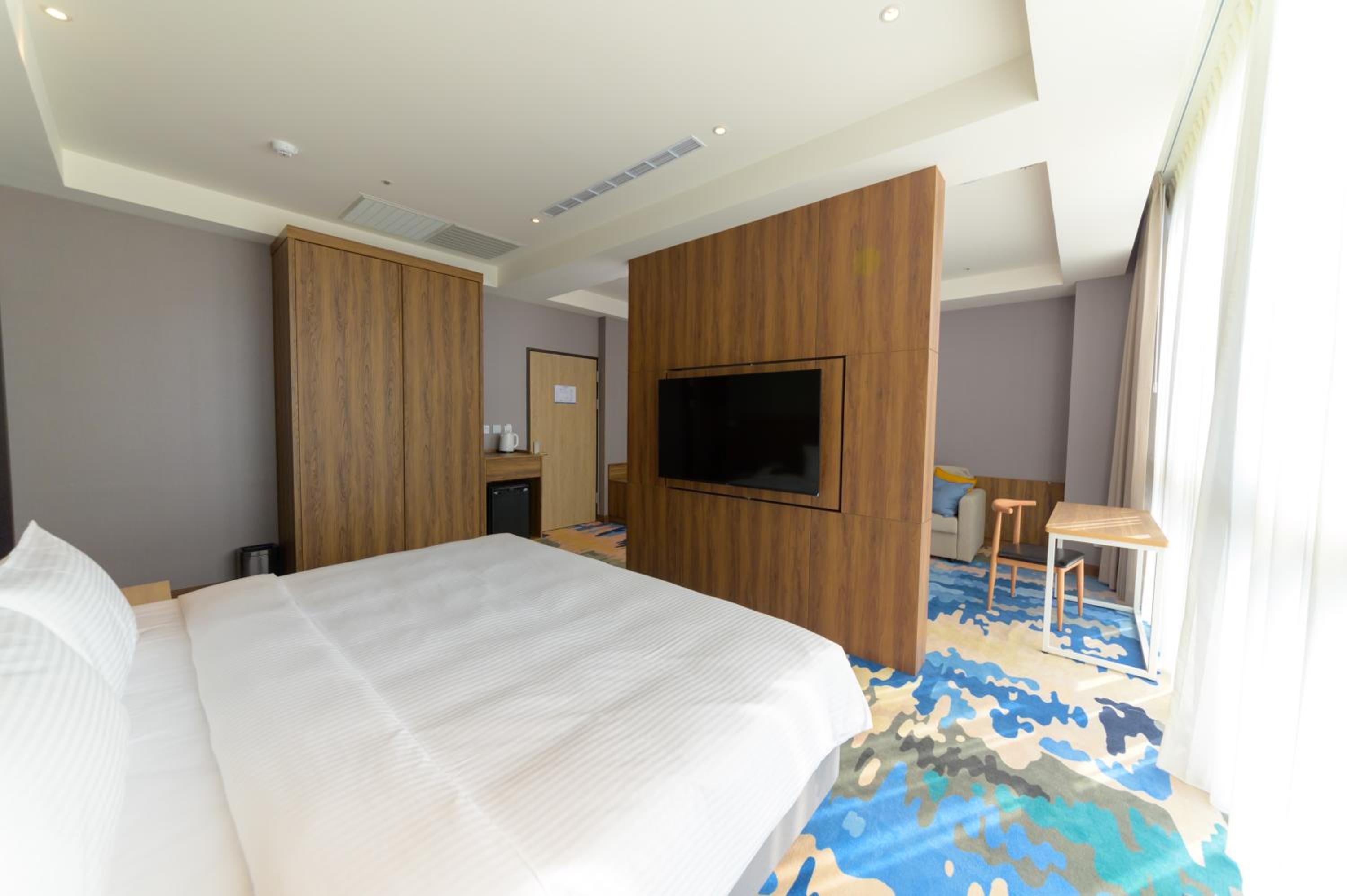 Standard Suite - Photo 3